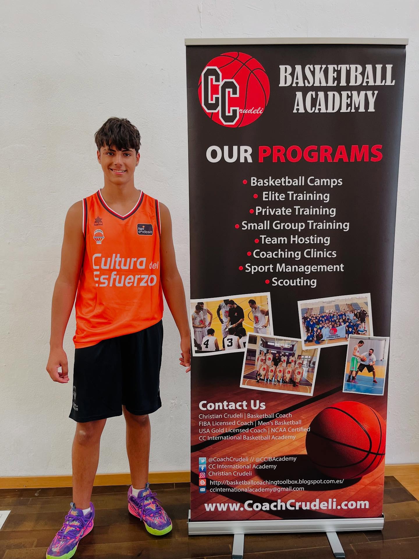 🏀 Bienvenido al programa Fran -> Tecnificación Individual
Los entrenamientos individuales son la mejor opción de seguir aprendiendo y mejorando.
✔️Tecnificación Individual
✔️Tecnificación Grupo Reducido
✔️Campus Baloncesto (Pascua/Verano/Navidad)
@coachcrudeli @ccbasketballacademy #massanassa
#Valencia #Baloncesto #entrenamiento #tecnificacion
#basketballcamp #basketballdrills #Basketballcoach #basketballneverstops🏀 #basketballislife #basketballismylife #basketballlovers
Más info: www.CoachCrudeli.com o al correo electrónico coachcrudeli@gmail.com WhatsApp 636881841