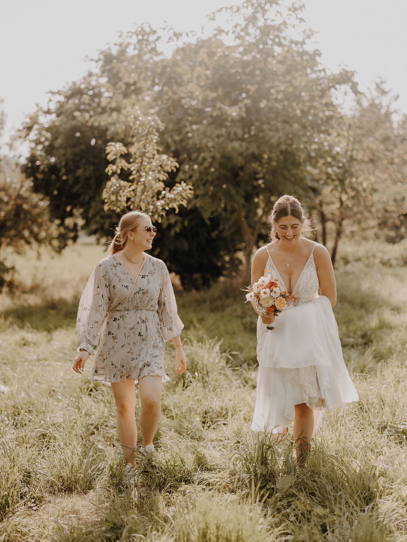 Throwback zu einer wundervollen 2024 Hochzeit im Country Style ✨ Wahnsinn, wie schnell die Zeit vergeht!
Fotos: @momentsofpoetry.de
Deko: @mitliebeleihen
Torte: @museumscafe_hm
