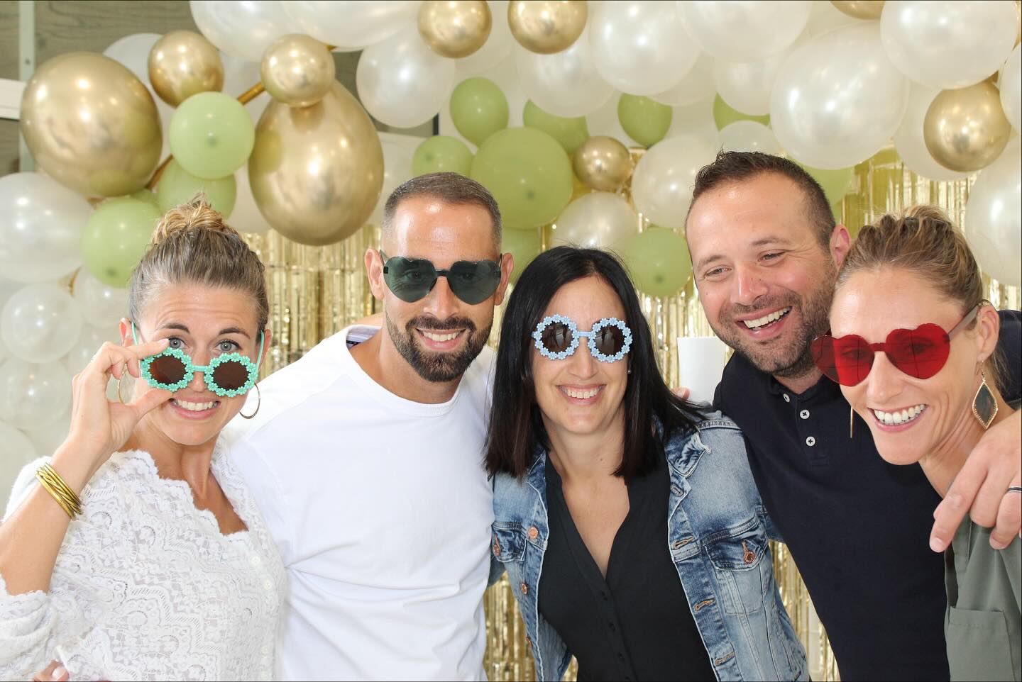 ⚡️ Madame Flash en action ⚡️
Un sourire, un clic, et hop… le souvenir est dans la boîte 📸✨
Fous rires garantis, énergie capturée, ambiance assurée 🎉
Le petit + ? 👉 Madame Flash est dispo à la location pour vos soirées, mariages, anniversaires, ou toute occaz’ qui mérite d’être immortalisée 💃🕺
Prêts à briller devant l’objectif ?
#MadameFlash #PhotoboothFun #SouvenirsInstantanés #LocationPhotobooth