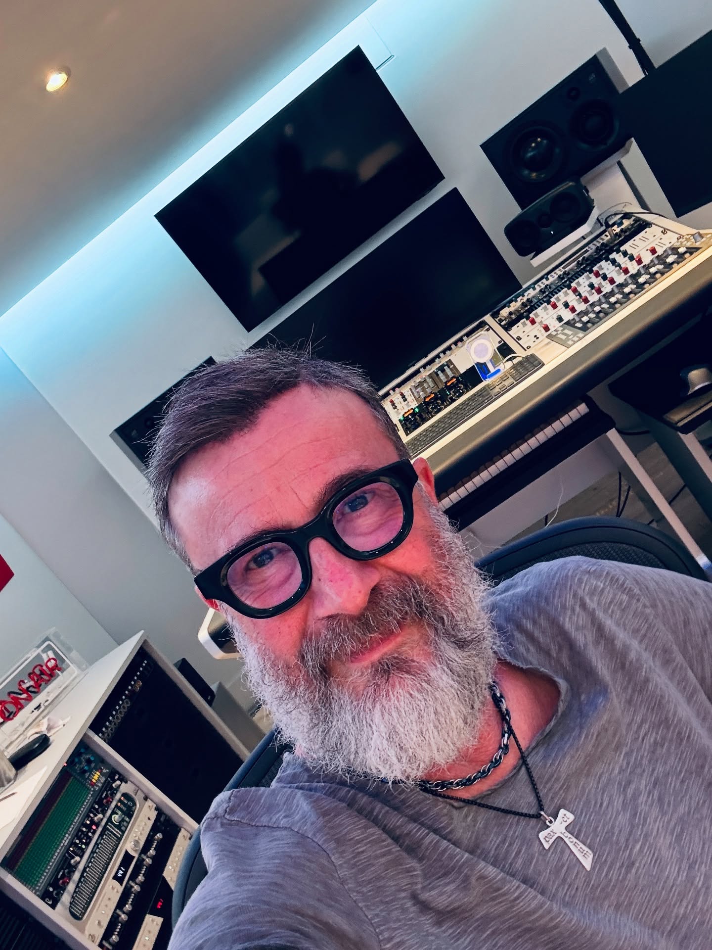 Oggi ho finito un demo e forse fra tutti è quello che suona meglio. Veramente felice del mio “nido sonoro” !! Grazie a..
@yamahapianosofficial
@danilodonzella
@ikmultimedia
@projectlead.audio.video
@midiware
@midiware_proaudio
@lapoconsortini
@donatomasci
@lravagni