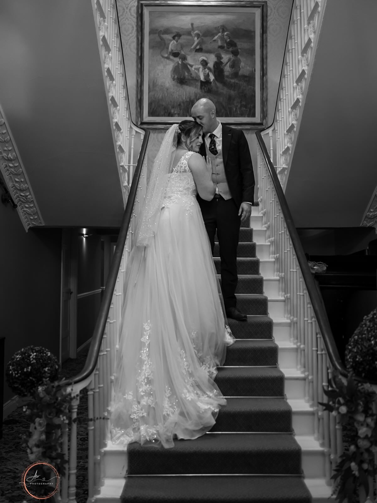 It’s giving Timeless Love 🤍 Nadia & Eoin celebrated their day @castleoakshouse and we had to get the staircase photo! 📸 #irishwedding #staircasewedding #castleoakshotel
