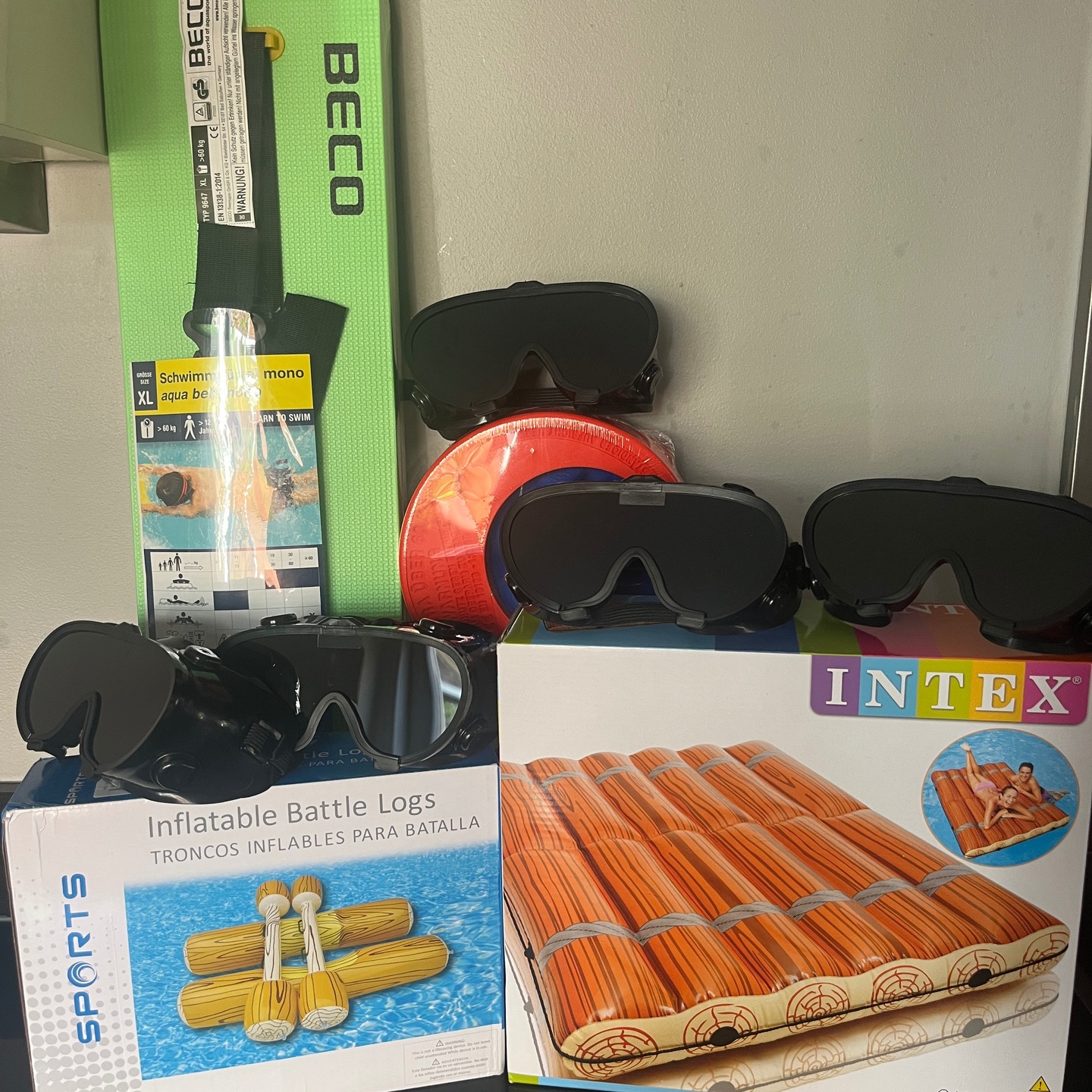 ZwemZeker is klaar voor de demonstratie Survivalles a.s. zaterdag bij @zwemschoolvogel. Geblindeerd zwemmen, je vriendje vervoeren op een vlot en stabiel in het water verblijven....zomaar een greep uit de oefeningen die we willen laten zien!