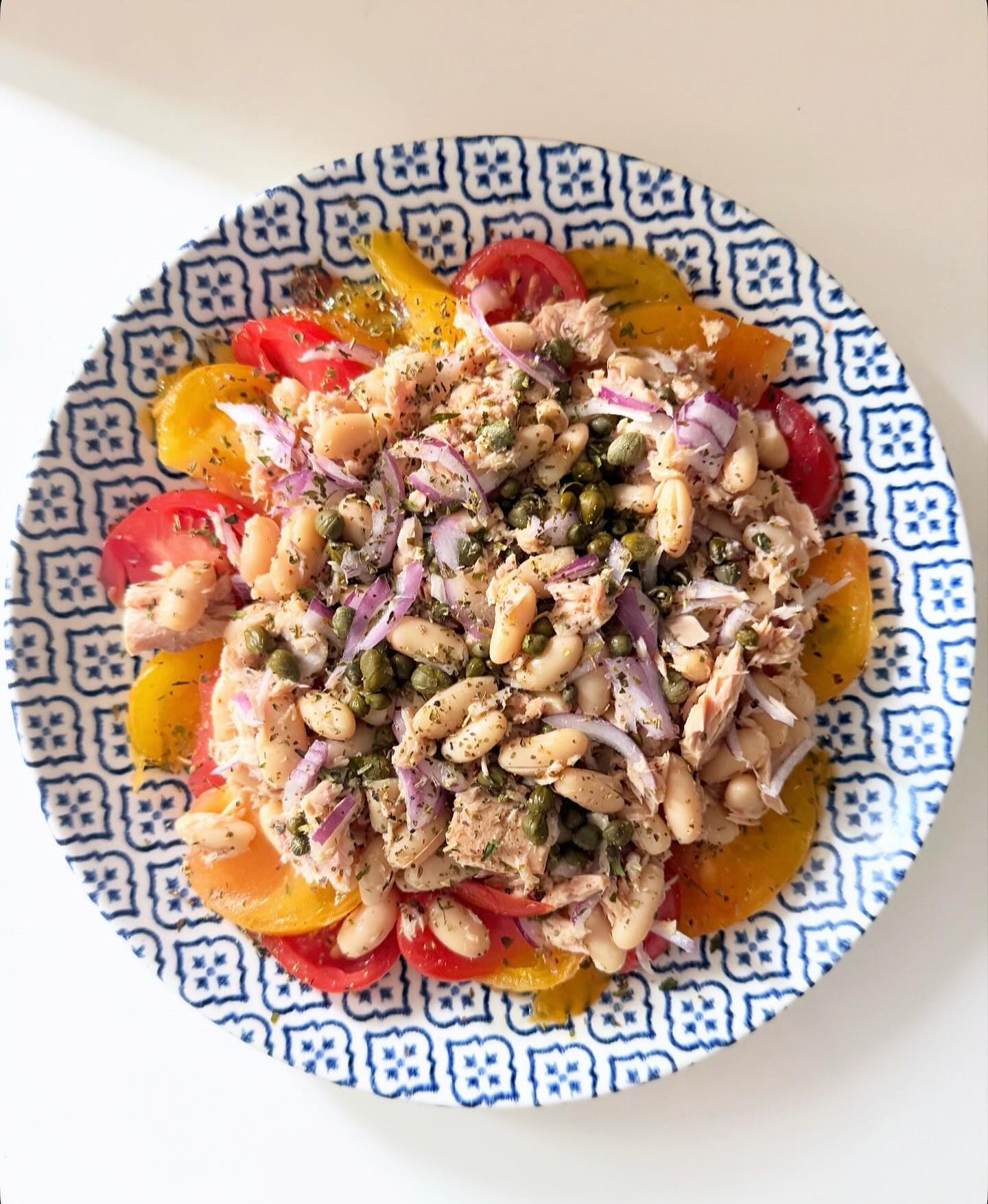 Fun fact! Did you know canned tuna actually has some of the lowest mercury levels among fish? 🐟
That’s because most canned tuna comes from smaller species like skipjack and tongol.
The Australian guidelines recommend eating fish 2–3 times per week and tuna is an affordable and convenient way to tick that box.
Add tuna to salads, sandwiches, or pasta for a simple, tasty way to boost your nutrition.
One of my favorite repeat salads? This tomato, tuna & cannellini bean combo (pictured!) – quick, low effort, and packed with fibre, protein, healthy fats, and antioxidants 😋
Keen for the recipe? Type “recipe” below and I’ll send it to you! 🥗
.
.
.
.
#tuna #protein #health #nutriousmeal #yum #fish #australianguidetohealthyeating #omega3 #fibre #salad #saladrecipe #recipe #nutritionfacts #nutritionist