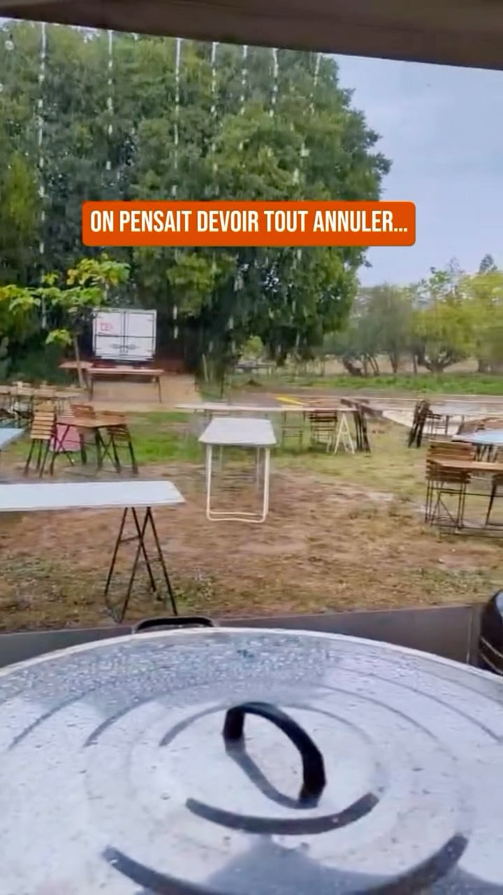 Jeudi dernier, la pluie a failli tout arrêter ! 🌧️
Mais le soleil est revenu, les paellas ont mijoté, et la soirée a été simplement magique 💃🍷
Merci à tous d’avoir partagé ce moment avec nous au @domaine.decalage ❤️
#montpellier #montpellierfood #catering #traiteur #traiteurévénementiel #paella #espagne