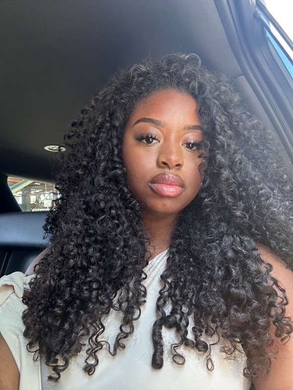 Almost 2 years and still the same bundles! 😍
@themuse.coo in our pixie curls 💕💕