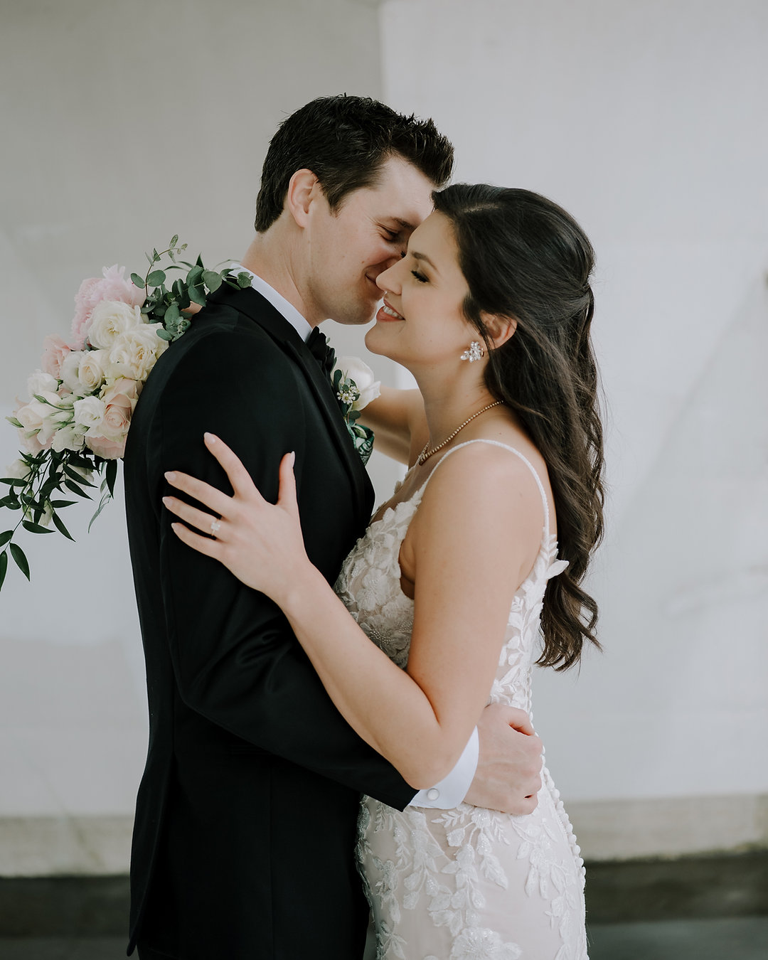 August is almost over and we've been forgetting to post! So many wedding and engagement session to show off. Too many amazing shot for your inspo. Get ready for a wave of post in these upcoming days! haha