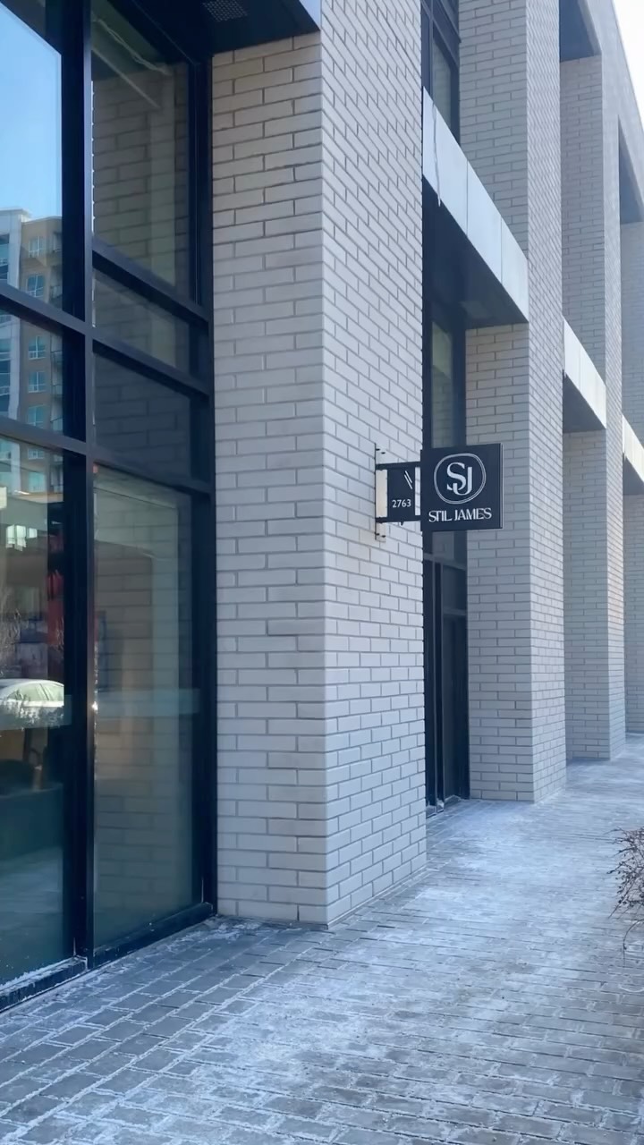 Spotted
—
Branded signage is one of the easiest ways to show your audience that your business is established, trustworthy and reliable. Plus there is the added benefit of 24/7 brand visibility.
Spotted signage —
@anna.salomon.on
@designstate_
@ryanwoodrealestate
@senseofindependence
@stiljames.studio
@cj.constructors
@beckedgoods
FE Ingredients
@framefidelity
@collective.studio_
Epic Sandwiches
@chisvingroup