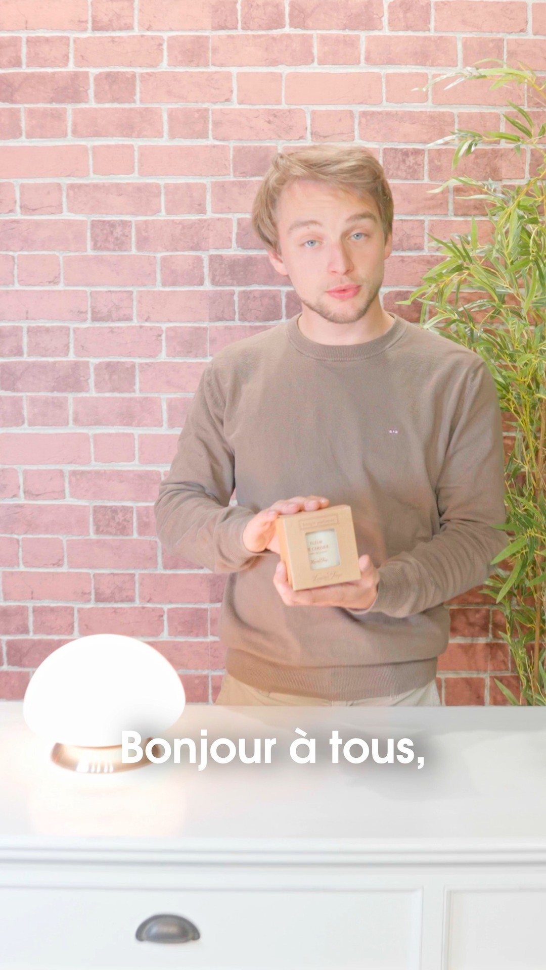 Voici notre bougie artisanale "Fleur de cerisier" 🔥
Un design élégant, une flamme apaisante, un parfum qui transforme l’ambiance.
Parfaite pour vos soirées cocooning ou pour offrir. ✨
Notre site : lecomptoirdesauthentics.com
#bougie #candle #cadeau #madeinfrance