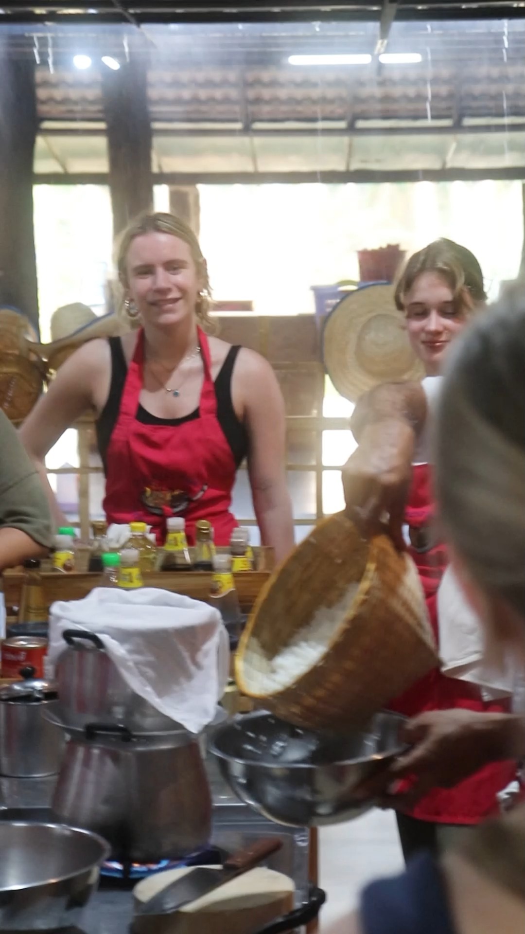 Perfect sticky rice every time? It's easier than you think.
#stickyrice #thaifood #cookingtiktok
#thaicooking #thaifood #cookingclass #thailandfood #cheflıfe