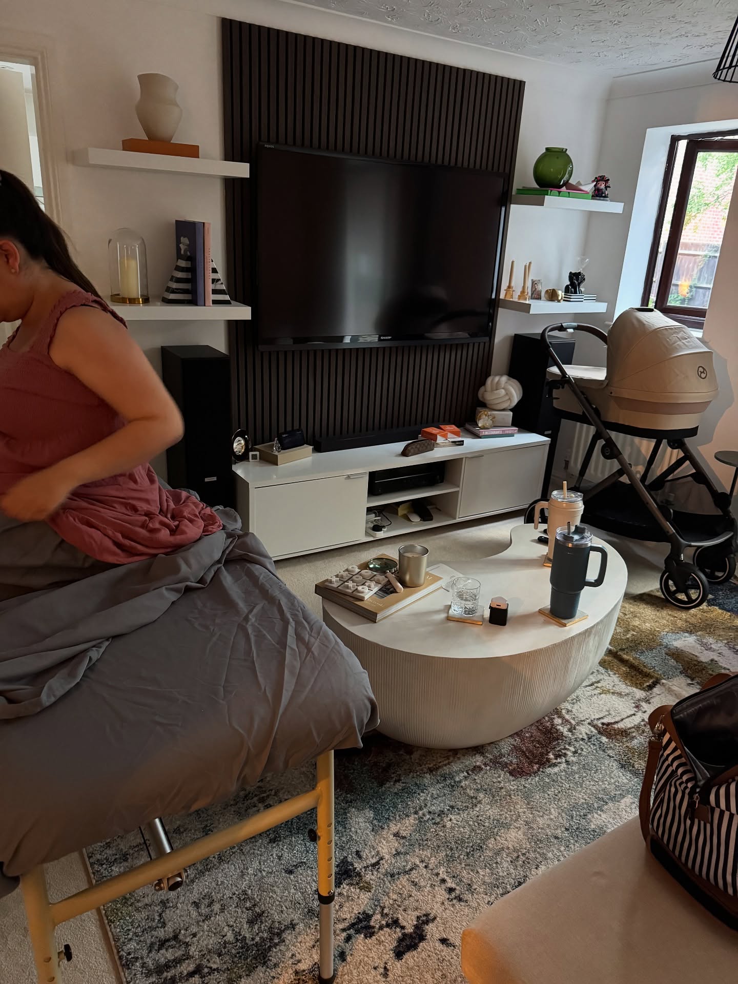 ✨Being with women is truly being a Midwife, is actually what it means!✨
I just love so much my private practice where I can spend time with women to go through any questions they have, give them information for an informed decision, attend to their emotional needs, and nothing better than doing this in their own space, where they invite me to the comfort of their own homes 💛
Midwifery is so much more than skills and physical assessments; it is about being there for women (and partners too, which are crucial), BEING simply there, listening to them, offering them an individualised and truly meaningful support to each individual woman.
Nothing better than incorporating complementary therapies on top of all this! My client here has done some birth preparation where I attended to her body balance and combined therapies that in it all promote oxytocin and endorphin release, so much needed when approaching birth 🫶
🇵🇹✨Estar PRESENTE com a mulher é realmente ser Enf.Parteira, é exatamente isso que significa > with woman✨
Adoro a minha prática independente como Parteira, onde eu tenho tempo para estar com a mulher, para esclarecer quaisquer dúvidas que tenha, fornecer informações para uma decisão informada, atender às suas necessidades emocionais, e nada melhor do que fazê-lo no seu próprio espaço, onde me convidam para o conforto das suas casas 💛
Exercer a profissão de Enf.Parteira é muito mais do que avaliações físicas; é estar ali PRESENTE para as mulheres (e também para o/a companheiro, que são cruciais!), simplesmente ESTAR, ouvindo-as, oferecendo um apoio individualizado e verdadeiramente significativo para cada mulher.
Nada melhor do que incorporar terapias complementares a tudo isto! A minha cliente aqui fez uma preparação para o parto, no qual cuidei do seu equilíbrio corporal e combinei terapias que, em conjunto, promovem a libertação de ocitocina e endorfina, tão necessárias na aproximação do parto 🫶
#midwife #midwifery #withwoman #pregnant #pregnancy #expectingmom #expectingparents #empowernatal #privatepractice #parteira #grávida #gravidezsaudável #listentowomen #banbury #brackley #bicester