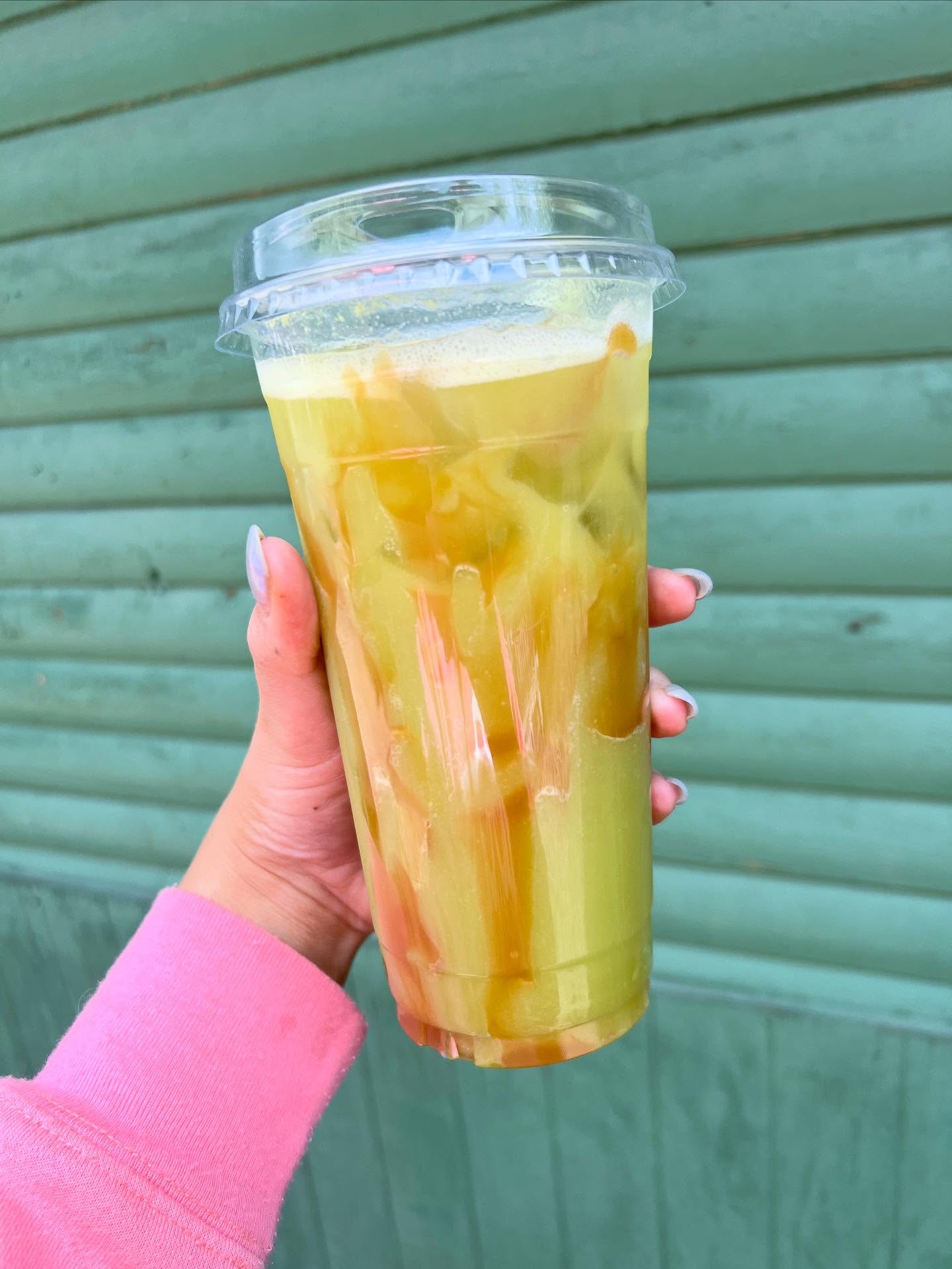 ๐ CARAMEL APPLE RED BULL! ๐ Try this seasonal drink while we are still open! Open today until 8:30pm and we will be open next weekend (it might be the last for the season)! Sour Green Apple Red Bull with a Caramel Drizzle ๐๐ _____ #redbull #falldrinks
