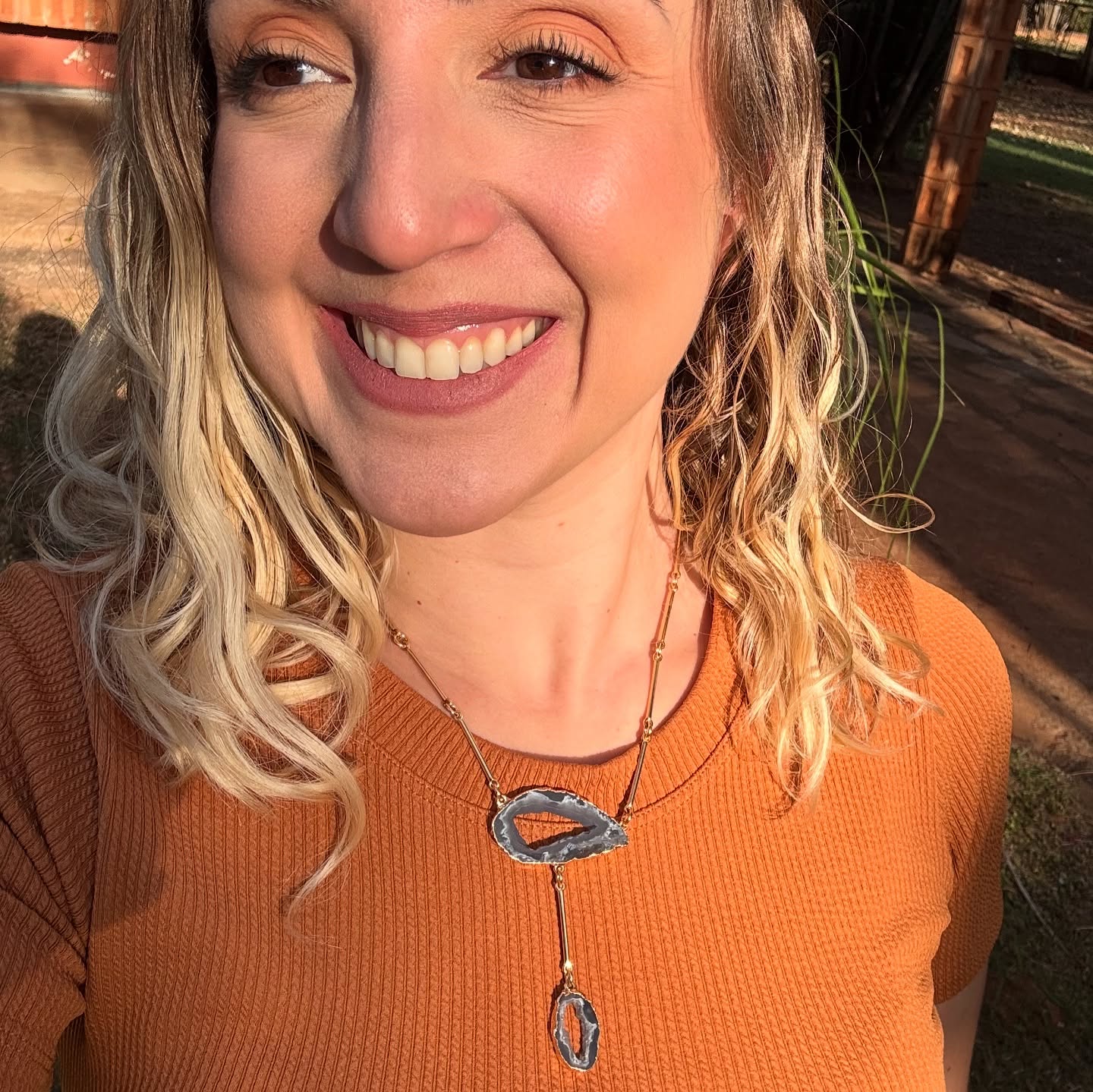 💎 Detalhes que transformam o simples em especial ✨
Esse colar com pedra natural é aquele tipo de peça que levanta qualquer look e te faz se sentir ainda mais linda.
Disponível na Turmalina Acessórios ✨
👉 Garanta o seu agora e brilhe em cada detalhe!