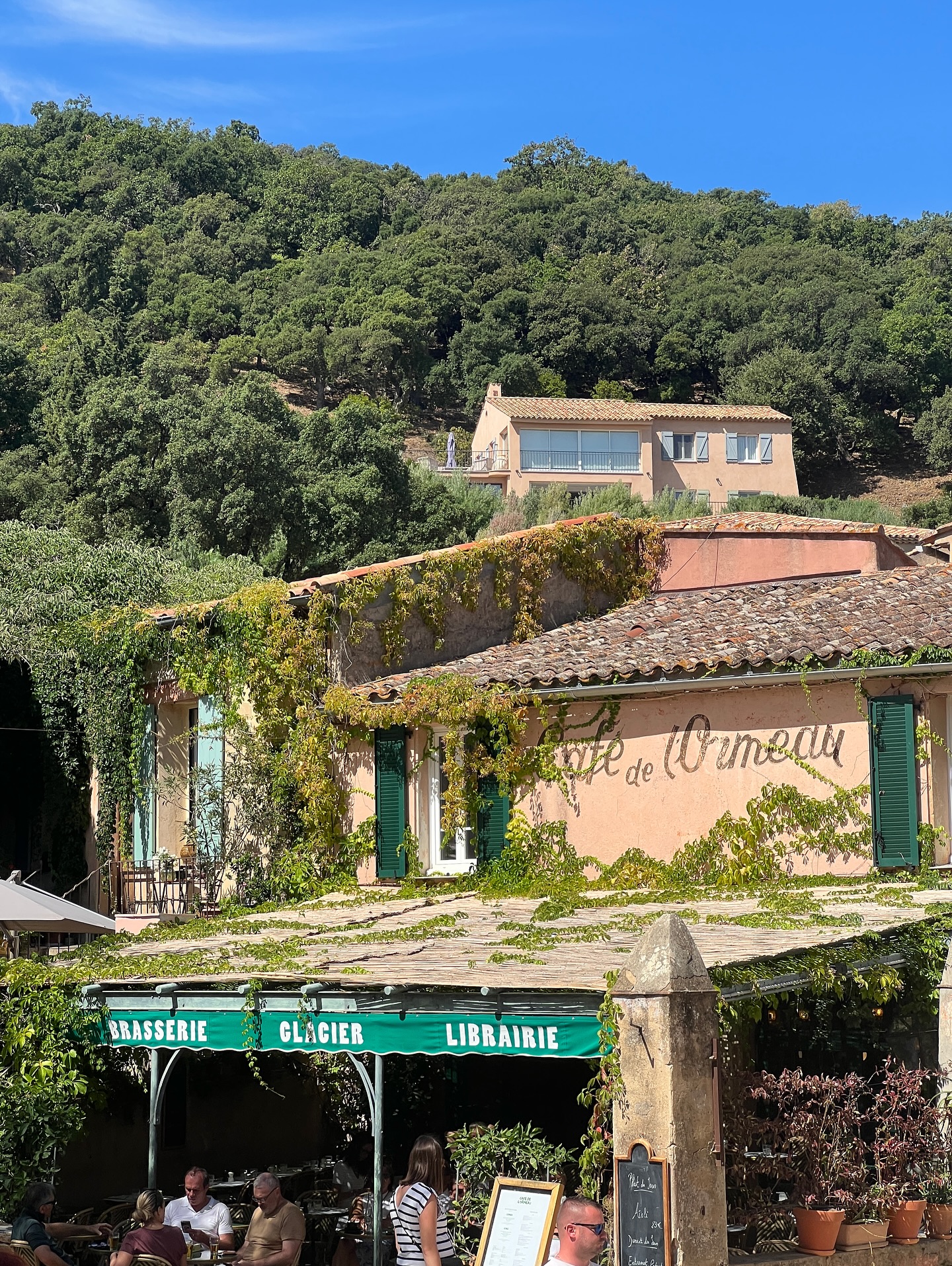 Vongole, sea views, and quality time 🐚🤍🫧
#sainttropez #cotedazur #frenchriviera #rivieravibes #mediterraneancharm #seaside #contentagency