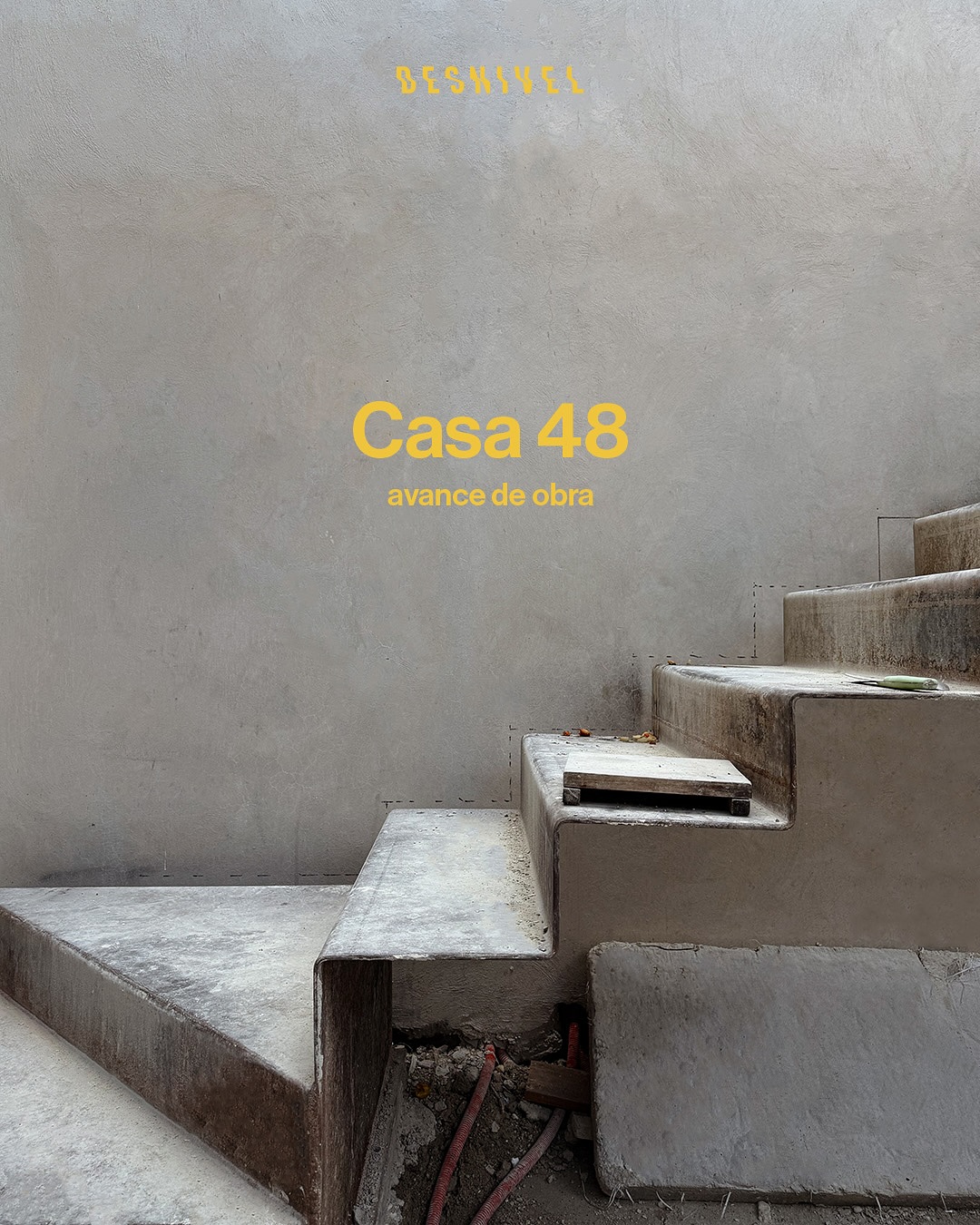 OBRA EN PROCESO – Casa 48.
Casa 48 se levanta frente al Gran Parque de La Plancha aprovechando al máximo sus vistas y el contexto histórico del barrio de La Mejorada.
Un proyecto sobrio y contemporáneo que integra diseño, funcionalidad y un diálogo armónico con su entorno.
La última imagen refleja muy bien el proceso real de una obra.
En colaboración con @r79.mx
www.desnivelal
#DesnivelArquitectos