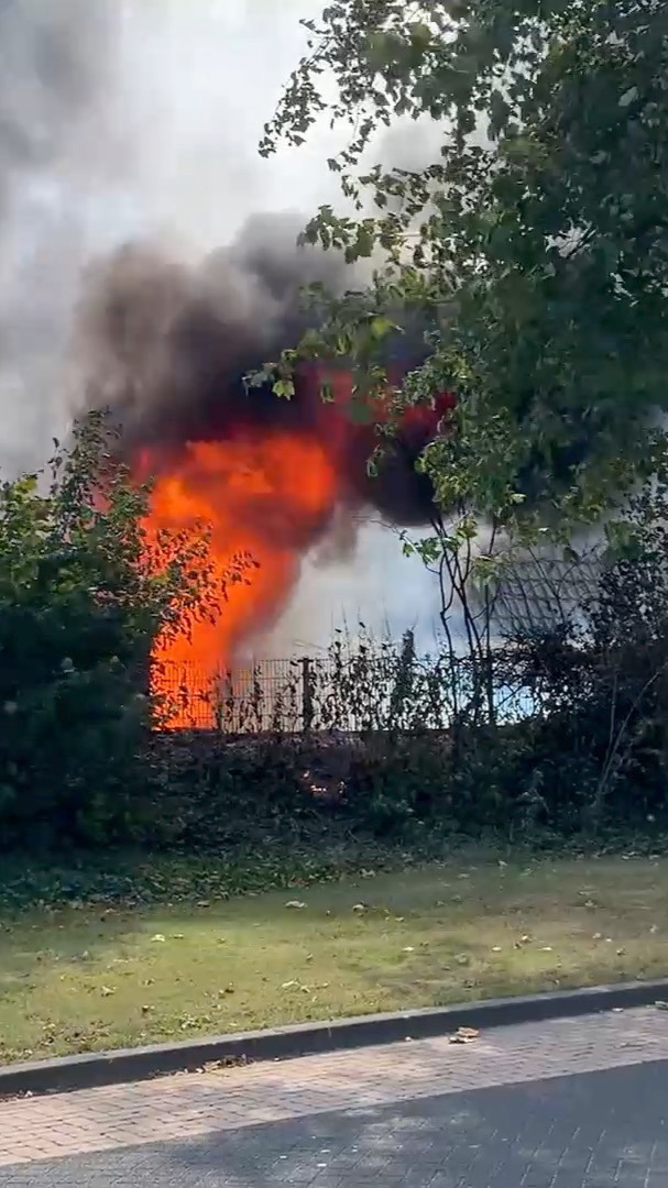 📣Wij zijn #streapp en tonen content van ooggetuigen. Bekijk de compilatie van afgelopen week. Nieuwsgierig naar het platform wat wij ontwikkelen? Volg ons!
#ooggetuige #p2000 #112fotografie #brandweer #ambulance #politie #berging #watiseraandehand #hulpverleners #rijkswaterstaat #handhavers #evenementenfotografie #barendrecht #elburg #denhaag #nieuwdorp #katwijk #Leeuwarden #amersfoort