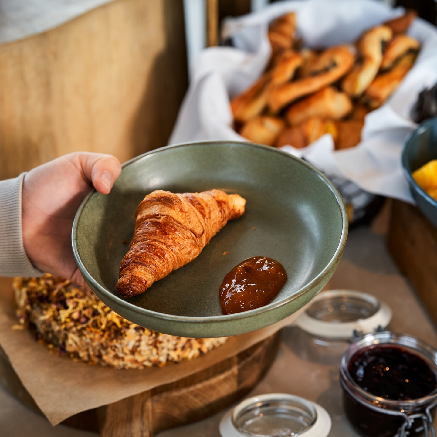 We have good news for you! 🎉 Starting September, our Rooftop Brunch is happening every first, second and now also third Sunday of the month 🌇✨. Brunch tastes even better with a view, sunshine, and a touch of weekend magic. Don’t miss out! 🍽️
#aurorarooftopbar #rooftopview #rooftopvibes