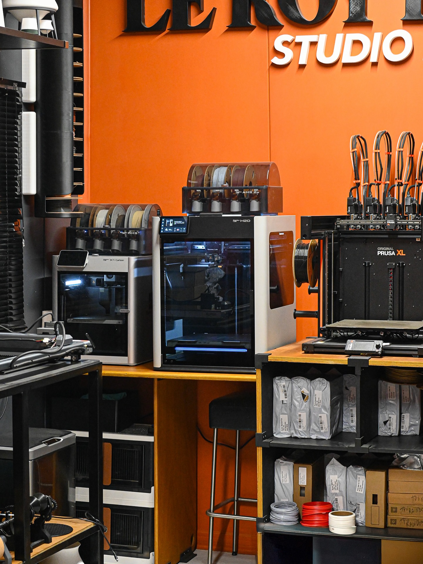 IMPRESSION 3D SUR MESURE ! 🔥
À notre studio, nous disposons de plusieurs imprimantes 3D pour la réalisation de nos prototypes, de nos produits en vente, ainsi que pour concrétiser vos projets !
Une envie particulière pour votre maison ? Un objet de décoration ? Une idée de cadeau ? 🎁
👉 Nous vous accompagnons dans la conception, la personnalisation et la fabrication de vos créations uniques.
#impression3d #designproduct #bambulab #h2d #x1carbon #prusa #prusaxl