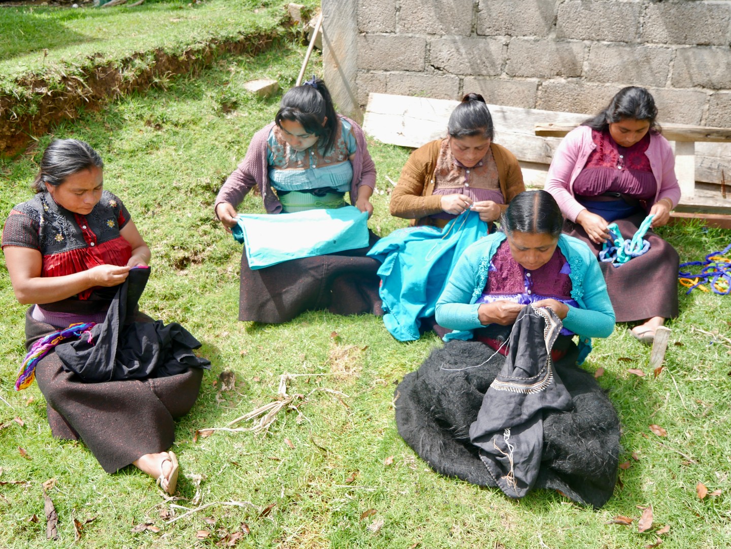 L'univers de By Elote célèbre depuis 15 ans une façon de s'habiller éthique et responsable. Notre but principal est la valorisation du savoir-faire ancestral de chaque village au Mexique, des relations durables et une amélioration du niveau de vie pour les femmes. Nos collections exclusives sont faites pour les femmes qui apprécient le savoir-faire artisanal et les belles matières. Rejoignez notre communauté et découvrez la mode responsable, ici même dans les Bouches-du-Rhône ! 🌟✨
Link in bio.
#ModeÉthique #ByElote #Artisanat #Marseille #Aixenprovence #Sainttropez #Gordes #Newyork #slowfashion