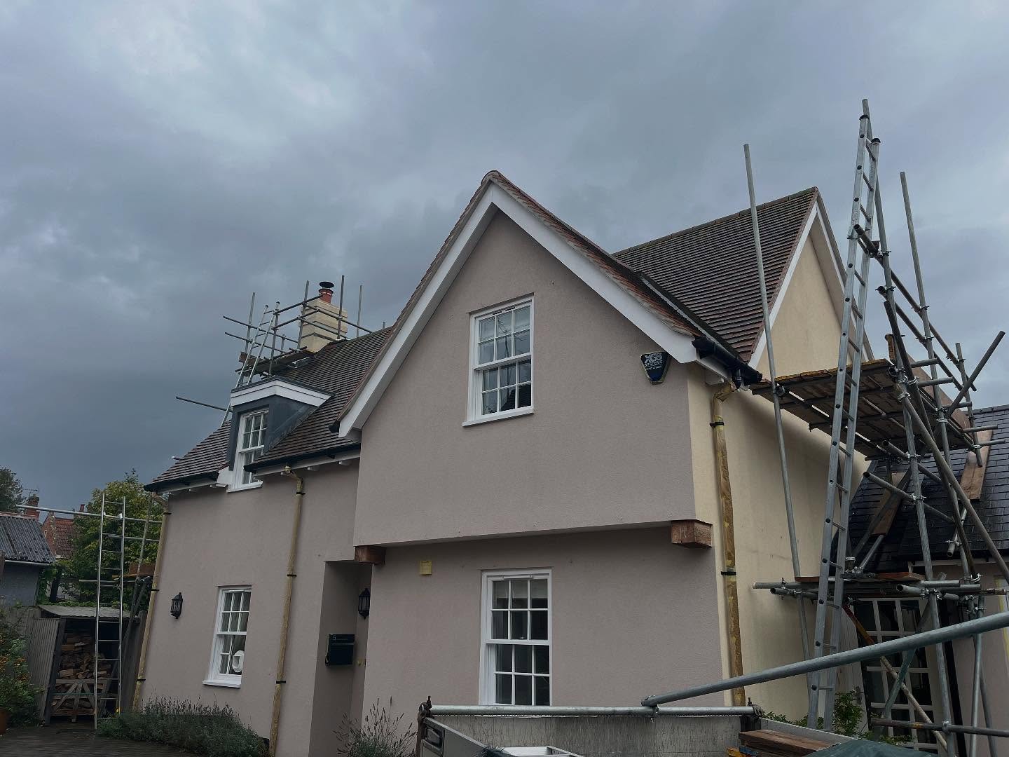 ⭐️The team have been in bures more recently to erect these gables for one of our valued clients, one gable also needed a wrap round on the chimney stack to allow further decoration⭐️