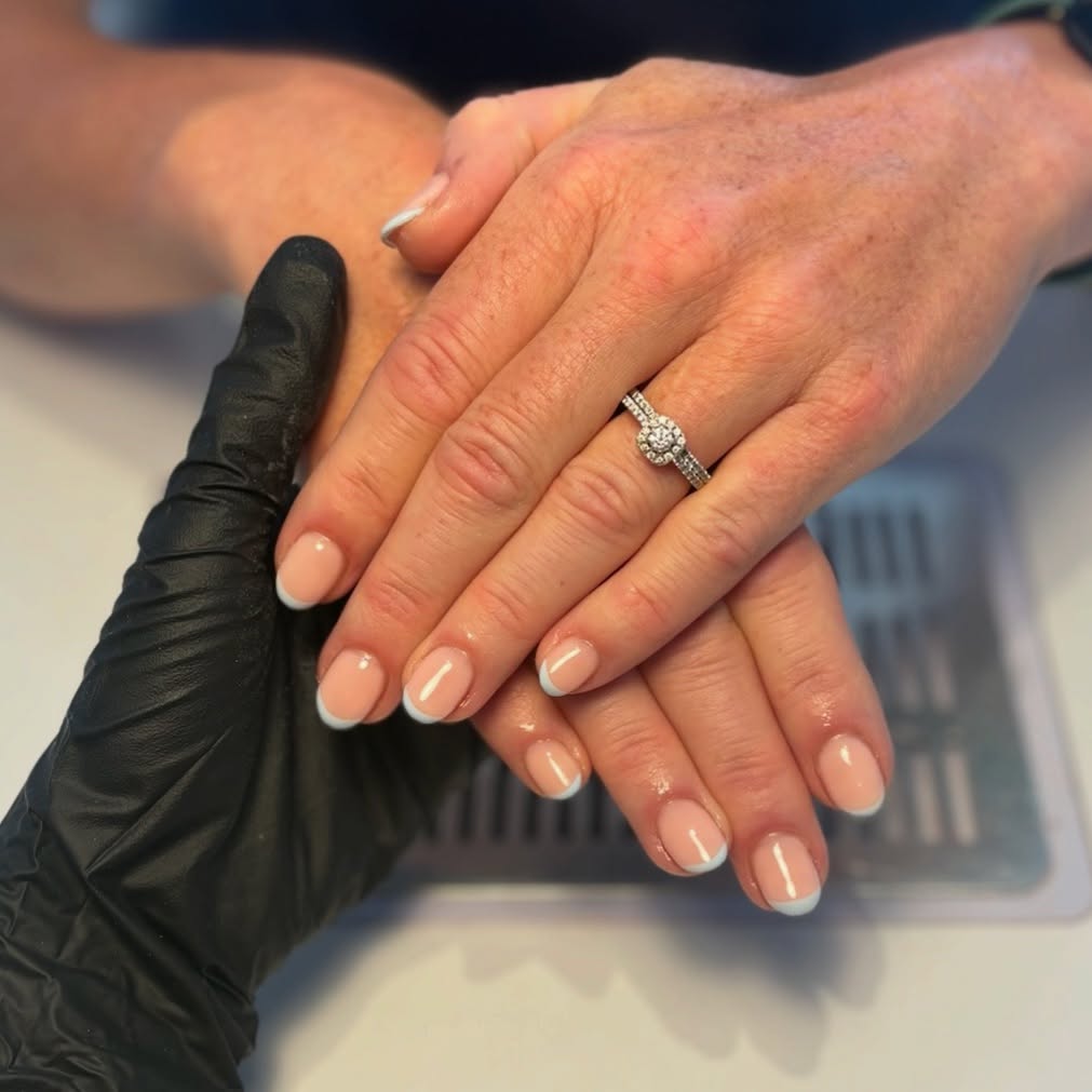 Classic French tips with a colorful twist! 🌈💅 Elevate your manicure with a pop of color while keeping that timeless chic vibe. Which shade would you choose for your tips?