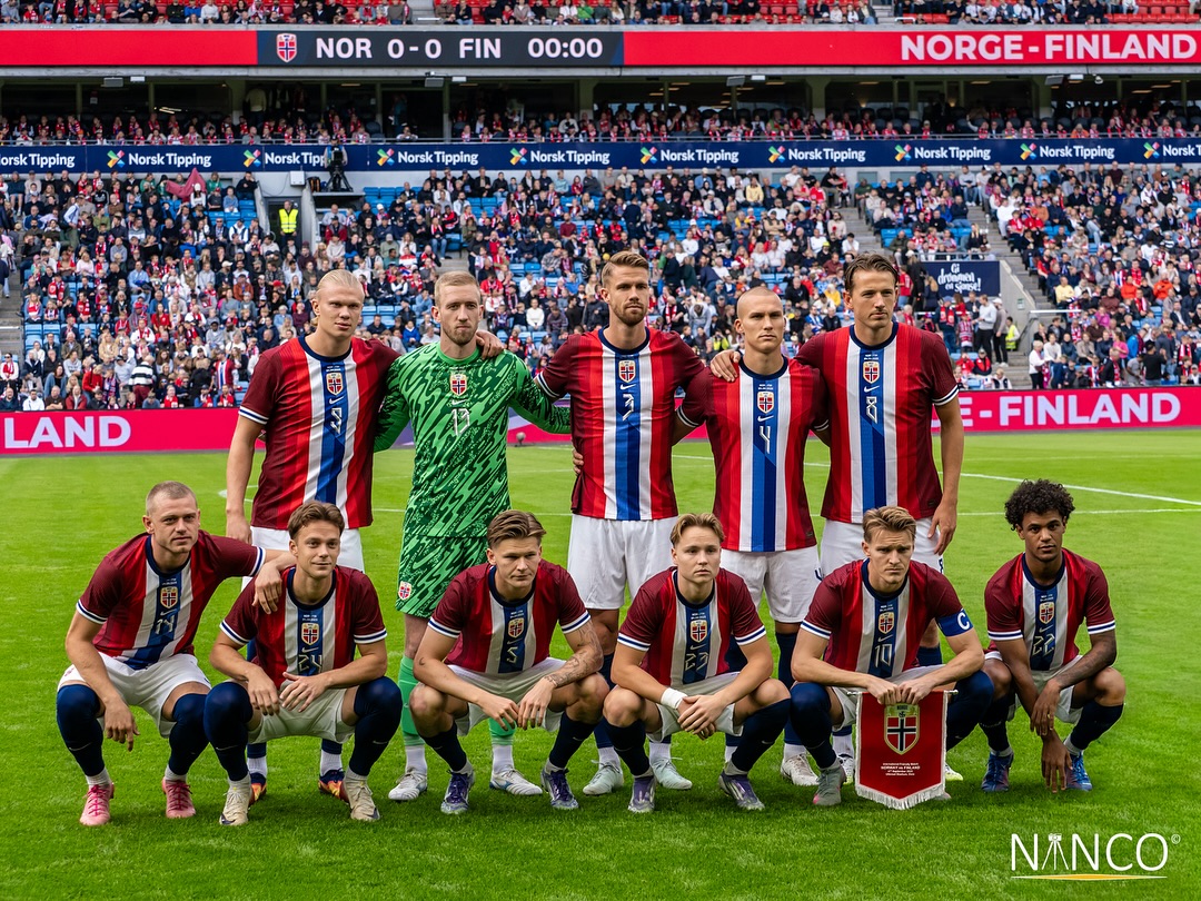 When you get the chance to photograph the Norwegian men’s national team, you can’t say no. It’s really nice that we won. Can you see anyone you know?