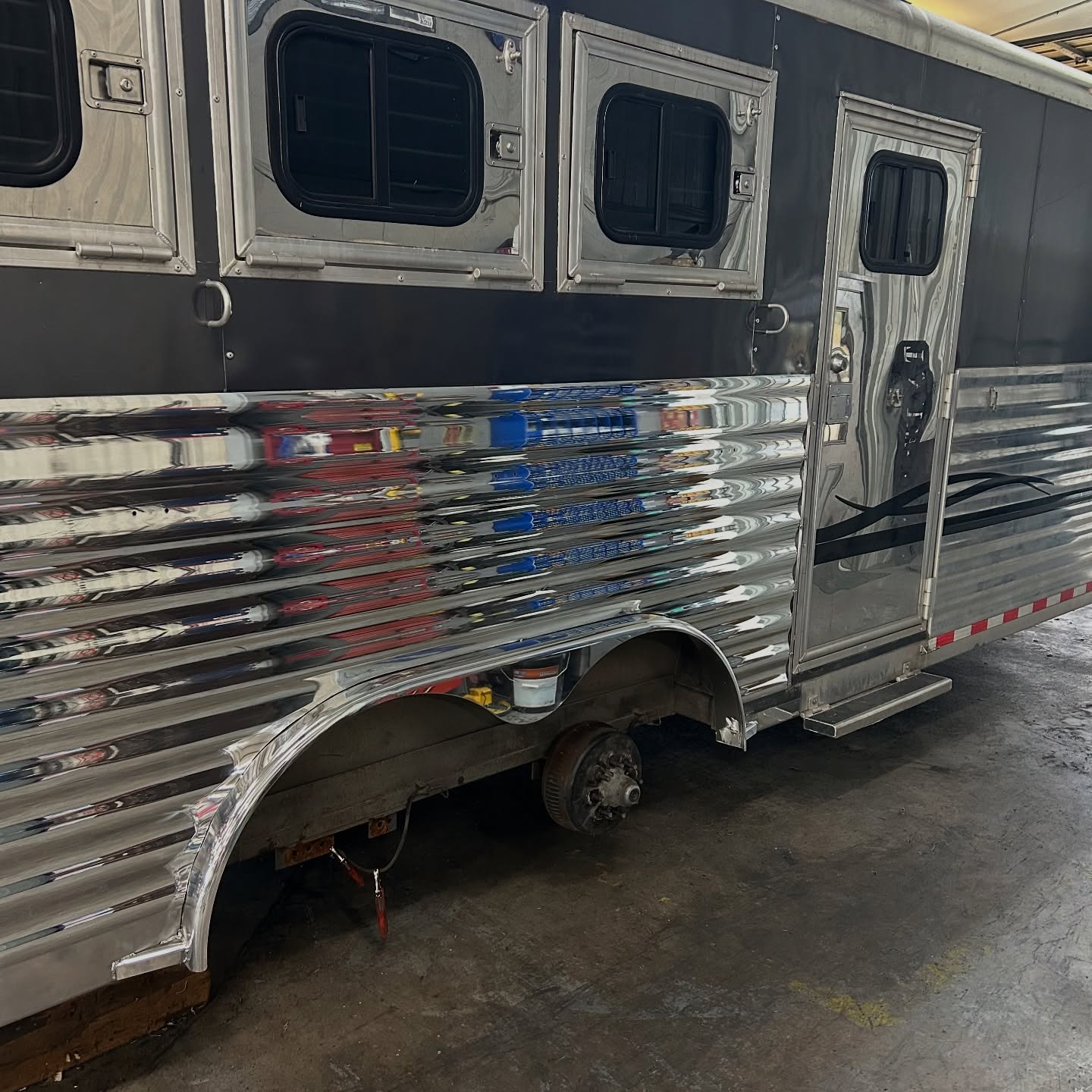 @bloomertrailers trailer reassembled and ready for the new axle and brakes. Our Dark Horse team has decades of experience working on trailers of all sizes. From small repairs to full restoration. Contact us today and let’s talk about your trailer project.
#granburytx #supportyourlocalwelder #welderlife