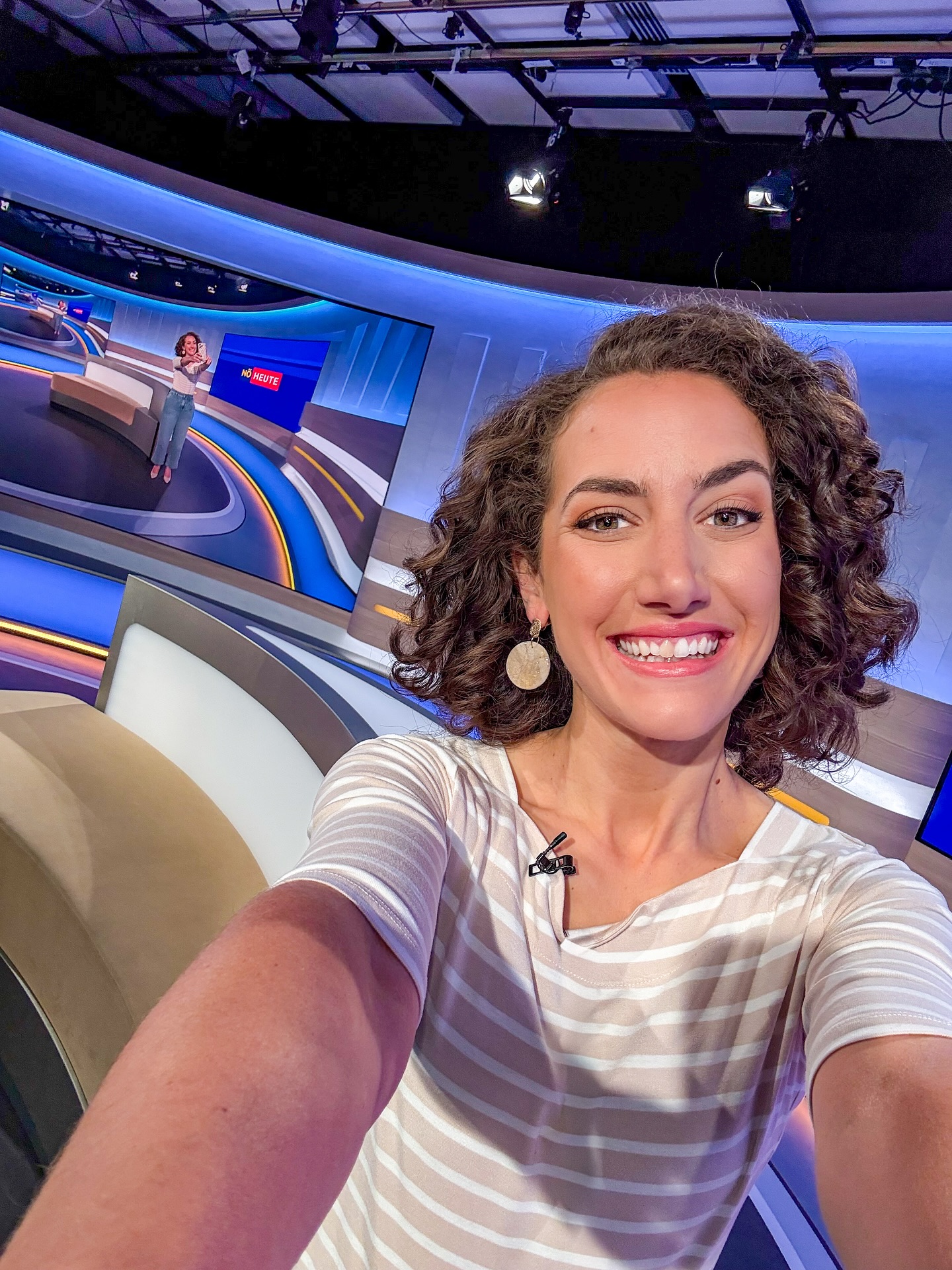 W o r k , w o r k , w o r k 💪 Sommer-Endspurt war arbeitsintensiv. Gott sei Dank steht der Camper schon in der Einfahrt und wartet auf die nächste Ausfahrt! 🚐🙌
.
.
.
.
.
#lovemyjob #lastweekrecap #undjetzturlaub