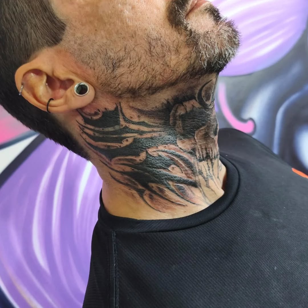 Projeto dark feito no Cesar 💀
Bora lacrar com estilo?
Chama no wpp 📲 e vamos desenvolver uma arte juntos!
Arte feita na @inked.house
#tattooneck #tattoodark #tattooskull #tattoolifestyle