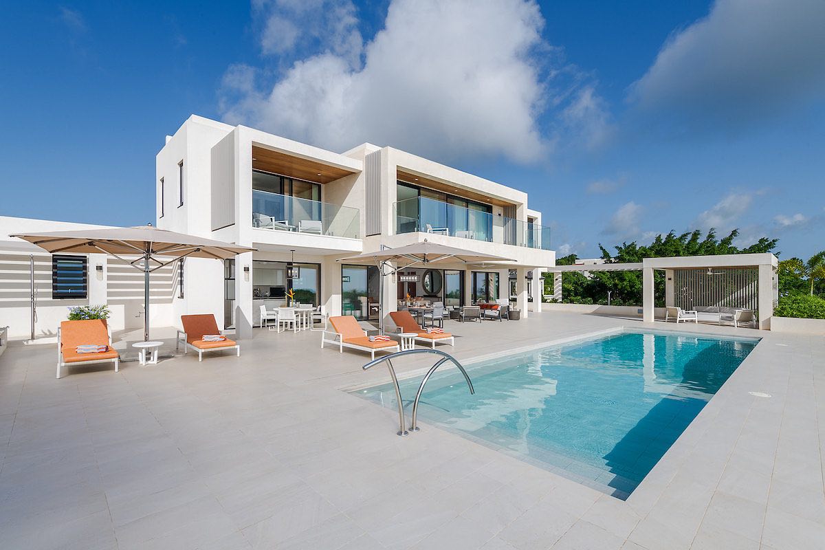A VILLA WITH A VIEW
Resort living in Barbados is a special thing; the ambience, views and amenities offered, keep guests coming back for more.
To learn more about this project, click the ‘BLOG’ link in our bio for full access to our GSA newsletters.
Architecture + interior design by @gsabarbados
Photography by @miketoy_barbados
#barbados
#architecture
#interiordesign
#luxurylife
#golfresort
#apeshill