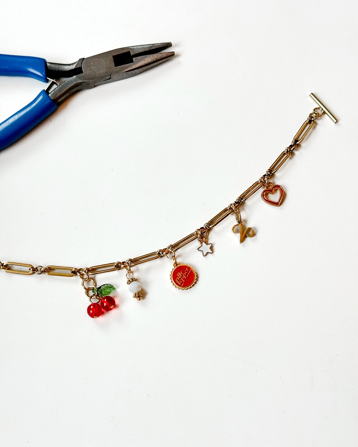 POV: You just made the coolest charm bracelet @salted_silver 🍒🤍⭐️
#charmbracelet #charmbar #newbedford