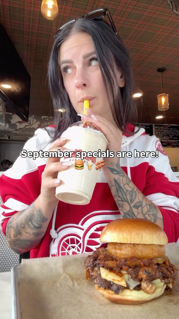 🍔 September specials are live and yeah… they’re local, loud & proud!
Return of the Mac | 9.50
4oz smash patty, griddled mac & cheese, BBQ pulled pork, pickled chilies, an onion ring & smoked gouda
Fat Elvis Shake | 6.50
vanilla soft serve blended with banana & peanut butter, topped with crumbled bacon, whipped cream & a cherry
Available this month only, don’t miss ‘em!
