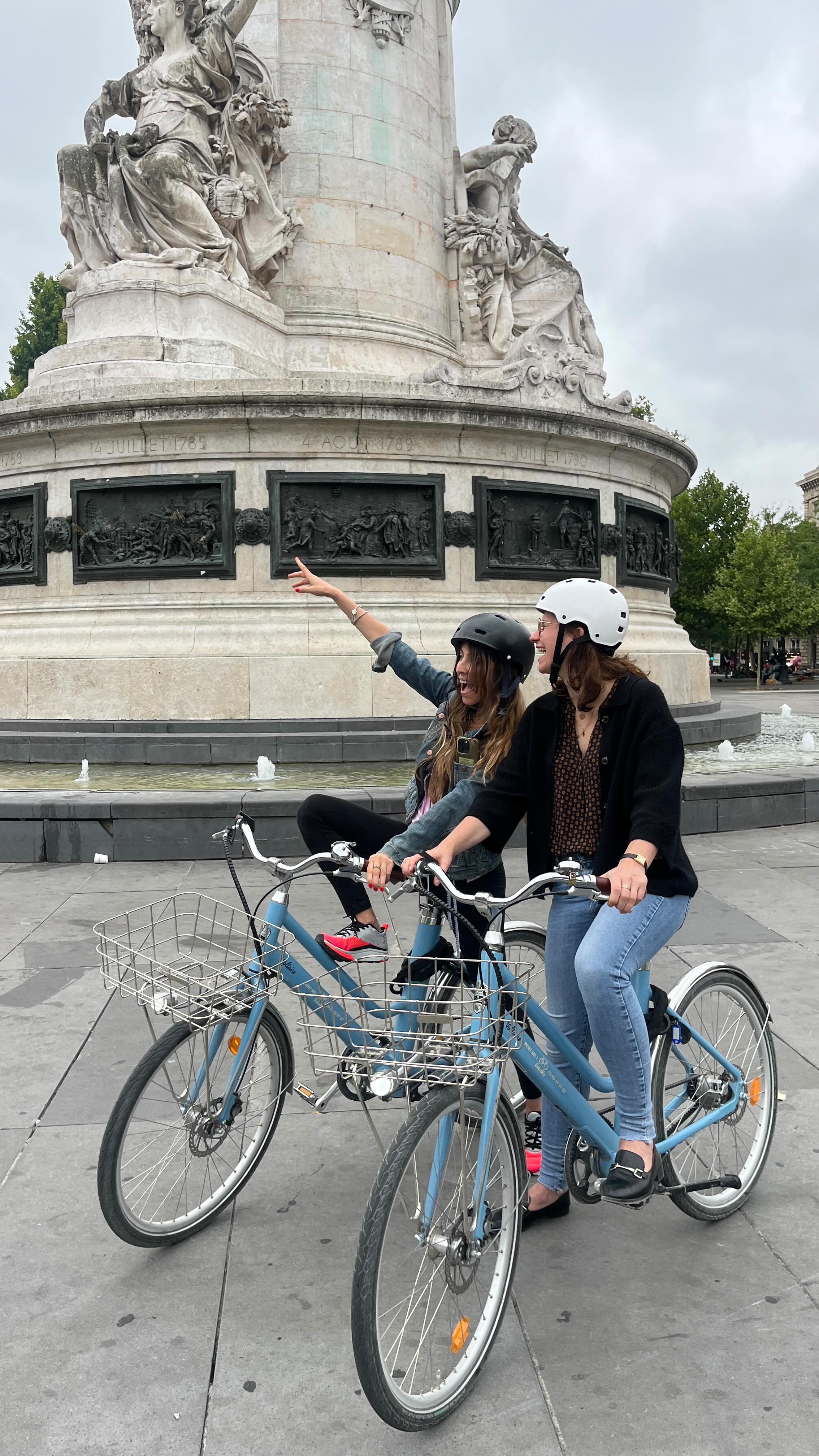 On a testé pour vous... une virée à vélo personnalisée avec @dolcevia_voyages 🚲
Grâce à notre partenariat avec cette startup, les voyageurs qui séjournent dans nos appartements peuvent réserver un vélo dès leur arrivée ou même se le faire livrer en bas de l'immeuble ! Une solution clé en main pour partir à l'aventure des les premières heures du séjour : une autre manière de vivre Paris avec style et légèreté ✨
Pour plus d'informations contactez-nous sur : info@evengestion.com
We tested for you… a 100% tailor-made bike ride with @dolcevia_voyages 🚲
Thanks to our partnership with this startup, guests staying in our apartments can book a bike upon arrival — or even have it delivered right to the doorstep! A turnkey solution to start exploring from the very first hours of the trip: a whole new way to experience Paris with style and ease ✨
For more information, contact us at: info@evengestion.com
#faireduvelo #tourismeparisien #tourismeaparis #decouvrirparis #evengestion #locationsaisonnières #gestionlocativesaisonnière