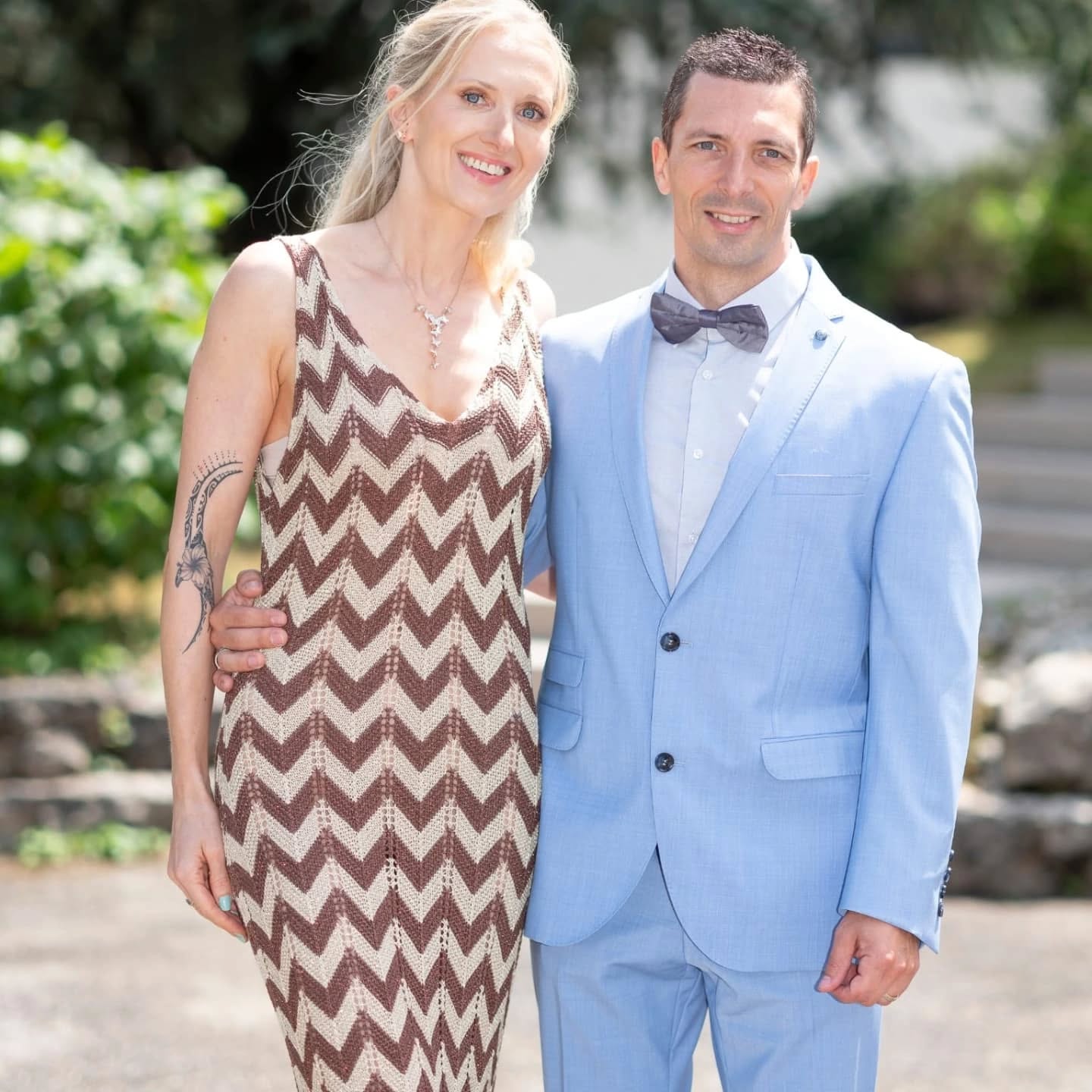 ✨ Août en Instants de Joie, Vitalité & Partage ✨
Août a été un mois rempli de petits et grands bonheurs…
💍 Célébrer les 3 ans de notre cérémonie de mariage (déjà !),
🌊 Des baignades rafraîchissantes à Portalban,
🥾 De longues randonnées en famille en Valais et ailleurs,
🍦 Des douceurs partagées (oui, la glace était aussi merveilleuse qu’elle en a l’air 😋),
🌿 Des moments de reconnexion au corps, au cœur et à la nature,
🐶 Et bien sûr, l’incontournable Suki, toujours partante pour les aventures (ou les câlins post-rando !).
Ces moments simples, précieux et authentiques me rappellent une chose :
👉 La vitalité ne se trouve pas seulement dans les grandes victoires, mais dans la façon dont on choisit de vivre chaque jour.
✨ Amour. Nature. Plaisir. Mouvement. Gratitude.
Un équilibre que je cultive et que j’aime transmettre avec Fit Leader Pro 🌸
Et toi, quel est ton plus beau souvenir du mois d’août ? 💬
Raconte-moi en commentaire ⬇️
#BestOfAoût #VitalitéFéminine #EquilibreDeVie #SantéEtBienÊtre #FitLeaderPro #MomentsDeVie #Gratitude #EnergiePositive #PlaisirEtEquilibre #SlowAndStrong #IsabelleCurratCoaching #HappyCouple #StrongCouple