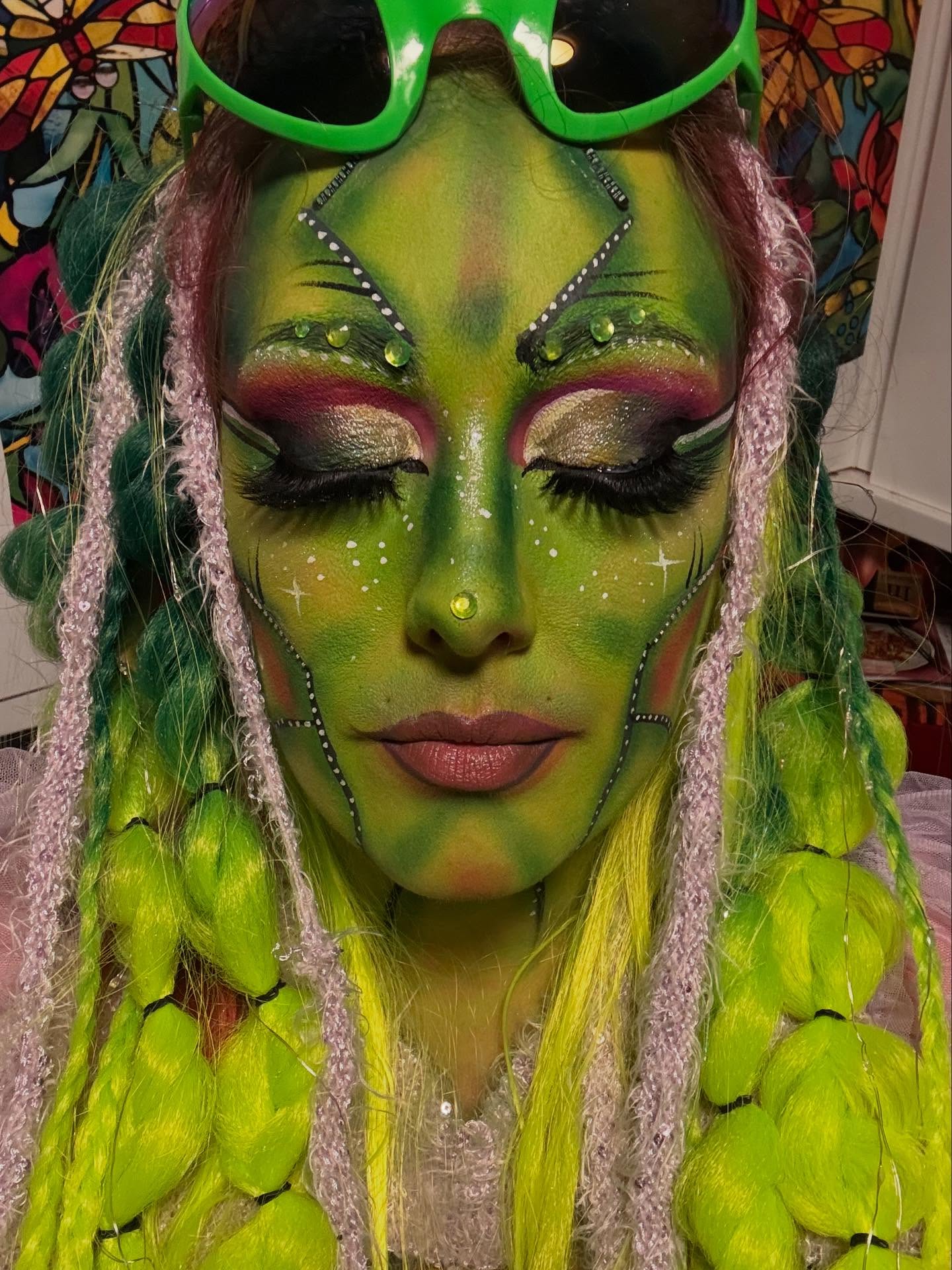 After a busy summer painting all of your faces, last night I painted my own face for my friend’s alien party 👽 I loved doing this look. #facepaintersofinstagram #facepaint #makeup #alienmakeup #alienfacepaint #ledmakeup #ravemakeup #alienlook #facepaintshare