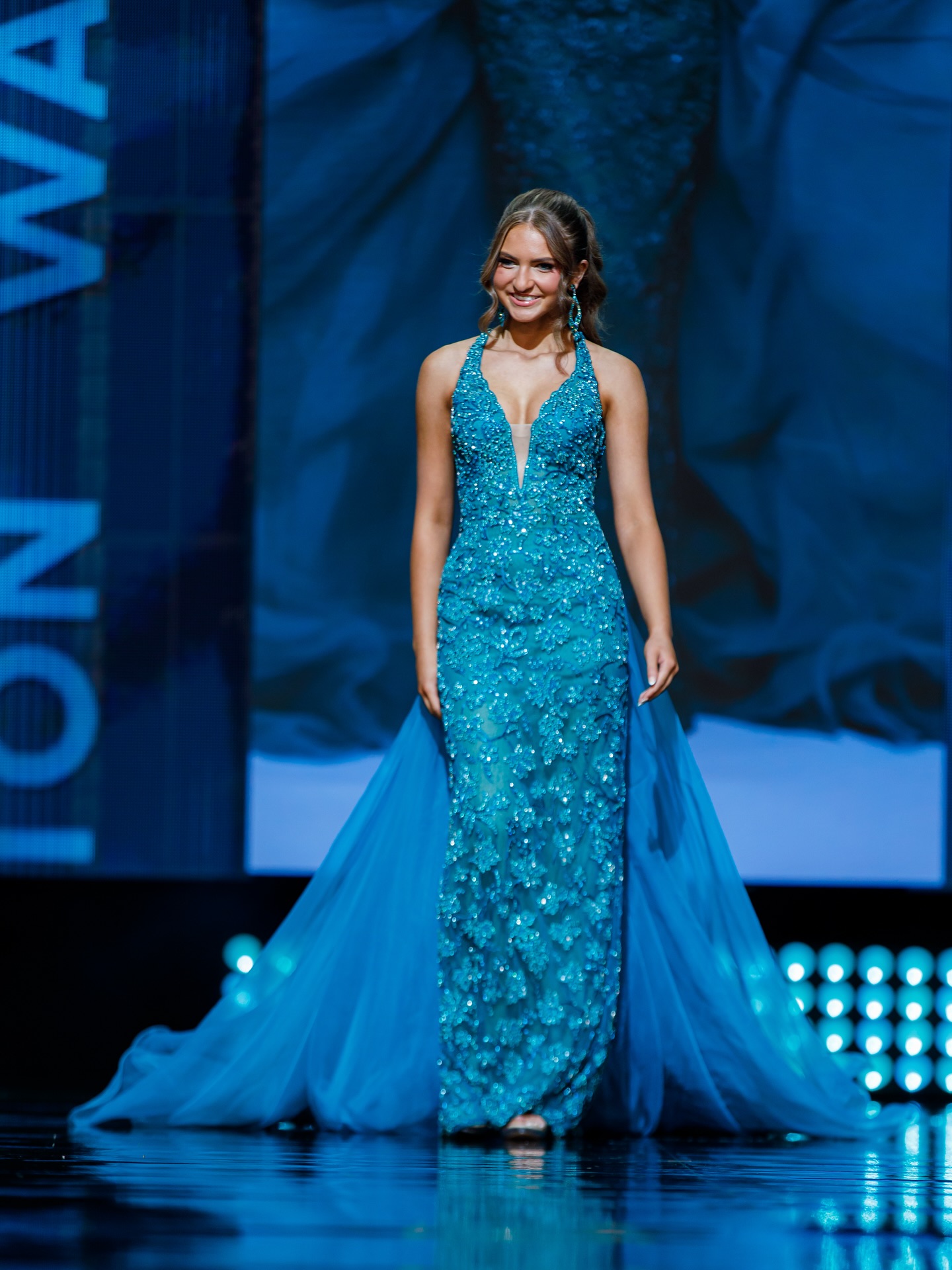 Our amazing and talented Kendall has done so well this week. Not just on stage, but social media activations, mentorship with her Little Sister and truly embodying the role of brand ambassador. No matter the outcome this evening, she has made her pageant family and Washington State soo proud! Teen Finals start at 7pm est!
#missamerica #missamericasteen #misswashingtonsteen #finalcompetition #whowillshebe