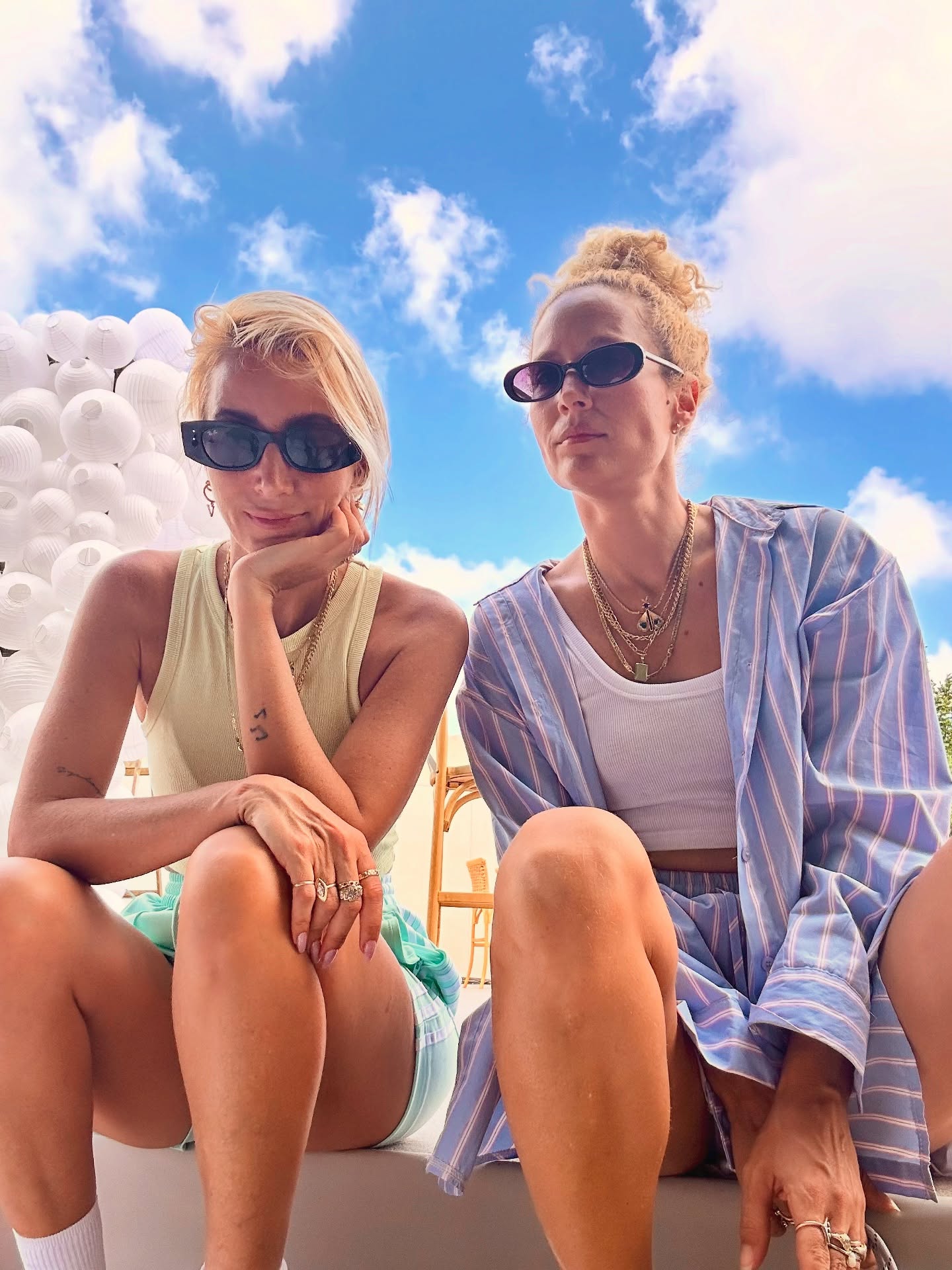 הקמות, חם, אבל אנחנו תמיד פותחות מצלמה ומי שמצטרף זוכה 🌞