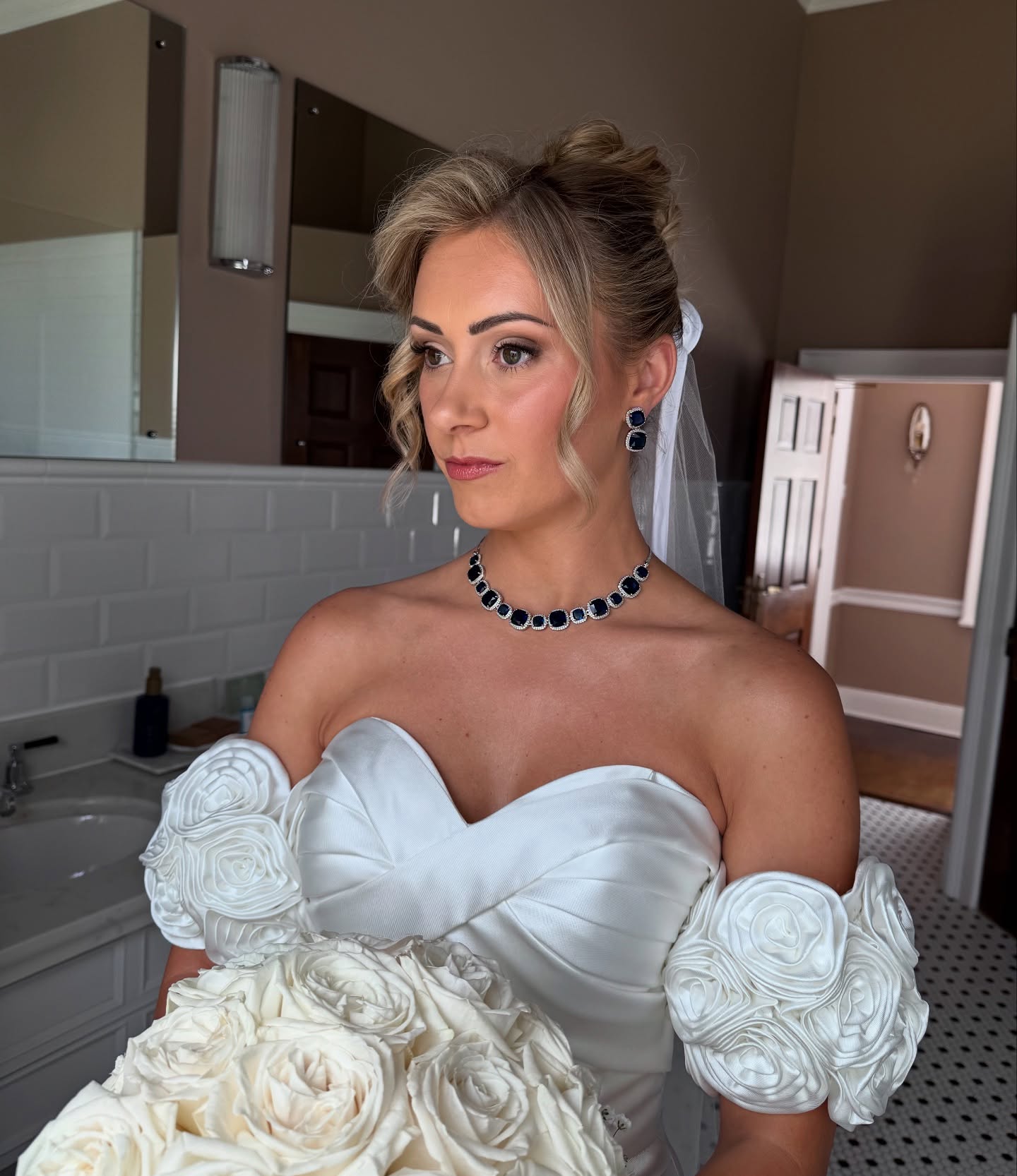 The gorgeous Harley 🤍 @hawkstone_hall
Skin like perfection and subtle bridal smokes for this absolute beauty, a morning so calm it refreshed my soul 🤩🥰