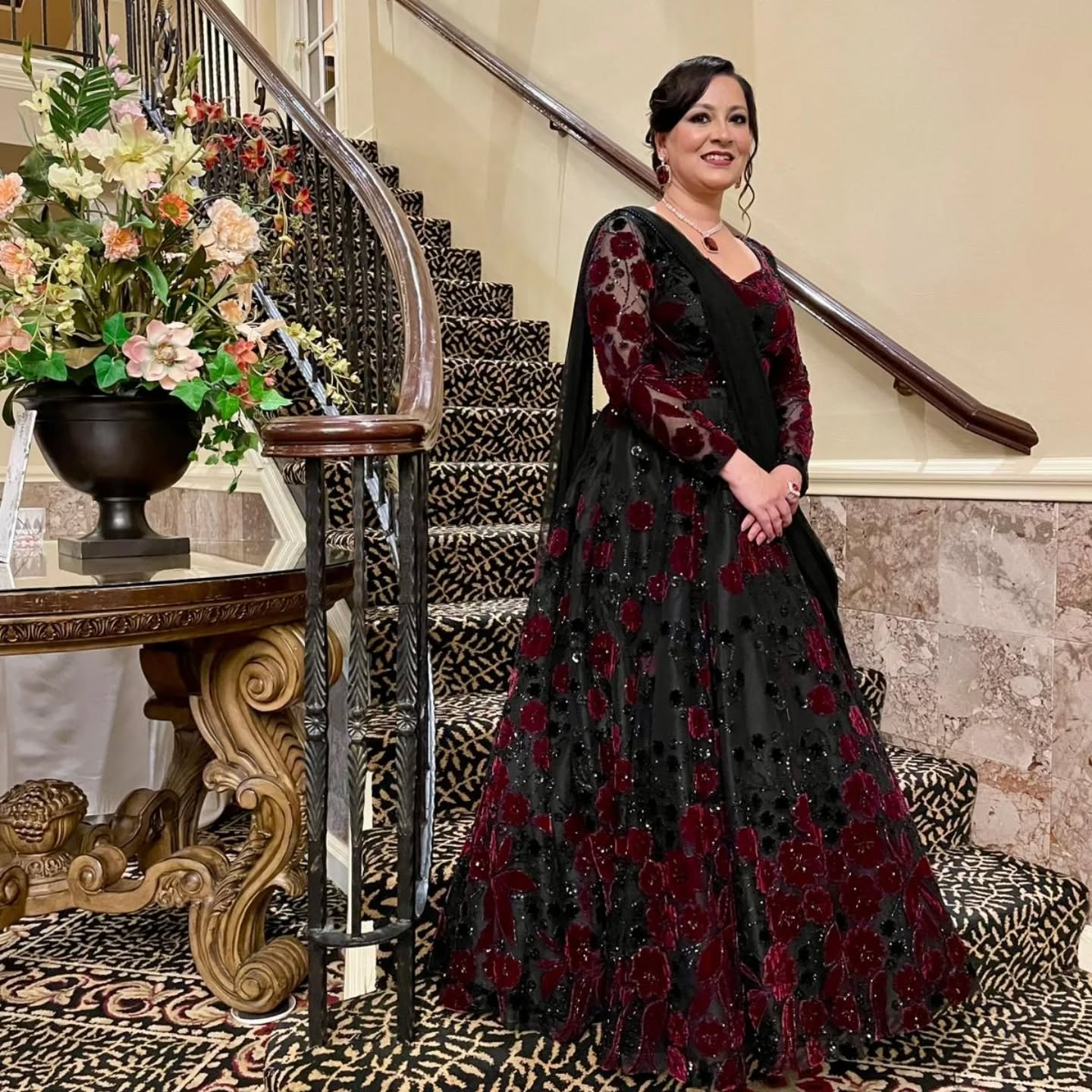 Designing for myself at last — a reception look that spoke my style, my story, my way.
Hair & makeup by my good friend @ridaslays
To design your bridal or partywear outfit
Email:mandeep@crossoverchicago.com
#fashionstyle #crossoverchicago #wedding #bridalinspiration #bridallehenga #blacklehnga