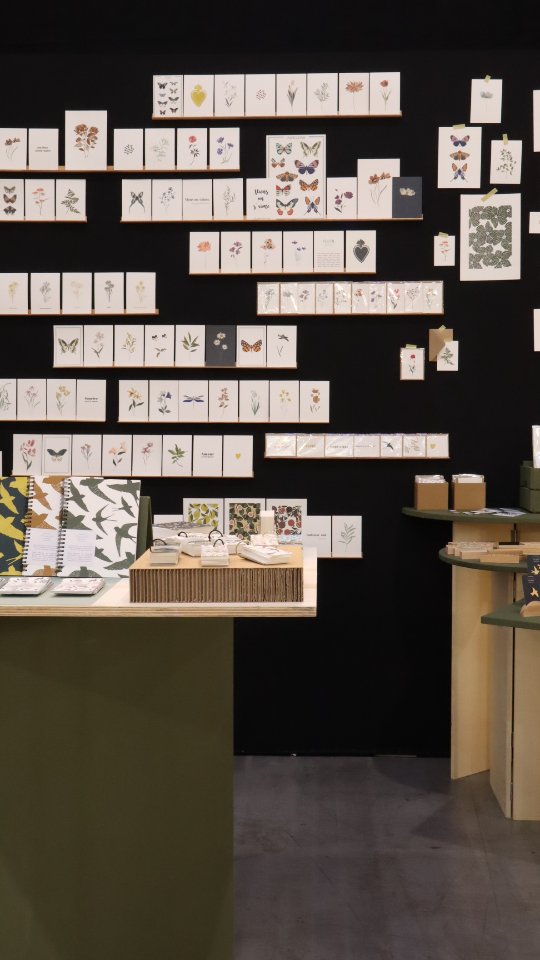 Installation Maison & Objet avec Pauline !
Ça y est on a commencé ce petit marathon de la rentrée ! Et vous savez quoi on a rien oublié 😋😋😋merci au 50% qui ont cru en notre préparation 😅 .
On vous retrouve stand M25 - hall 7
.
.
.
#poussieredesrues #serigraphy #maisonetobjet #madeinfrance