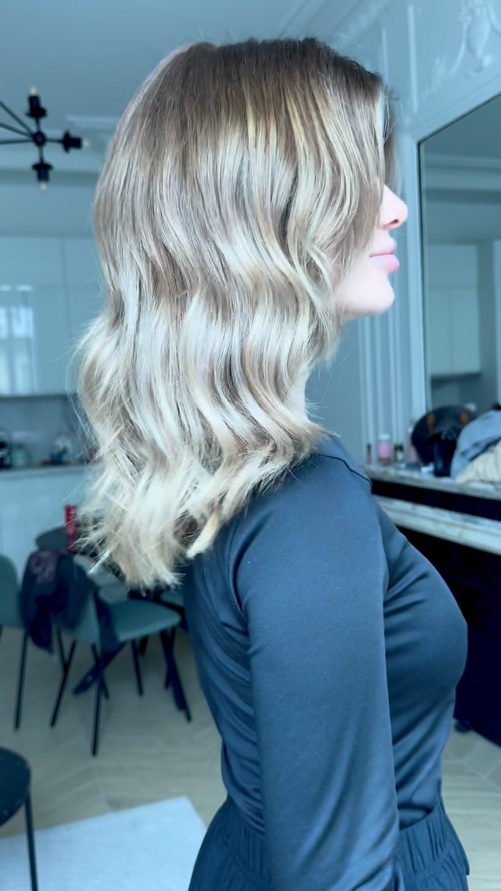 Résultat d'un rattrapage sur ma Léa ✨
Toutes les démarcations, les reflets cuivrés et dorés on été retirés, un soin BOTOX a été effectue ainsi qu'une coupe.
@leachambel
Vous en pensez quoi? 😍
Un magnifique avant après sur ma sublime Nisreen ❤️
J'ai de la chance d'avoir des clientes en or vraiment ! @nisreen44
#CoiffureADomicile #CoiffeuseParis #HairByMe #CoiffureParis #CoiffeuseIDF #ParisHairStylist #BeautyAtHome #CoiffeuseÀDomicile #HairTransformation #HairGoals #BalayageParis #CoiffureFemme #HairCareParis #ColorationParis #Coiffure2025 #ombrehaircolor #ombrehairstyle