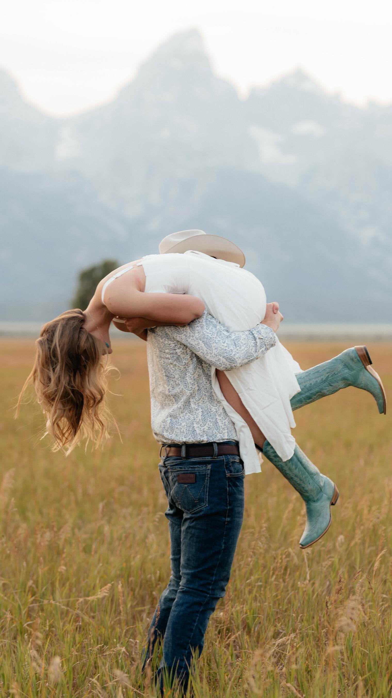 Who else is watching tsitp right now?
#saltlakecityphotographer #loveandwildhearts #saltlakecityelopement #northernutahphotographer #utahisbeautiful #utahunique #saltlakecity #visualambassadors #utahphotography #utahweddings #posepatch #utahisrad