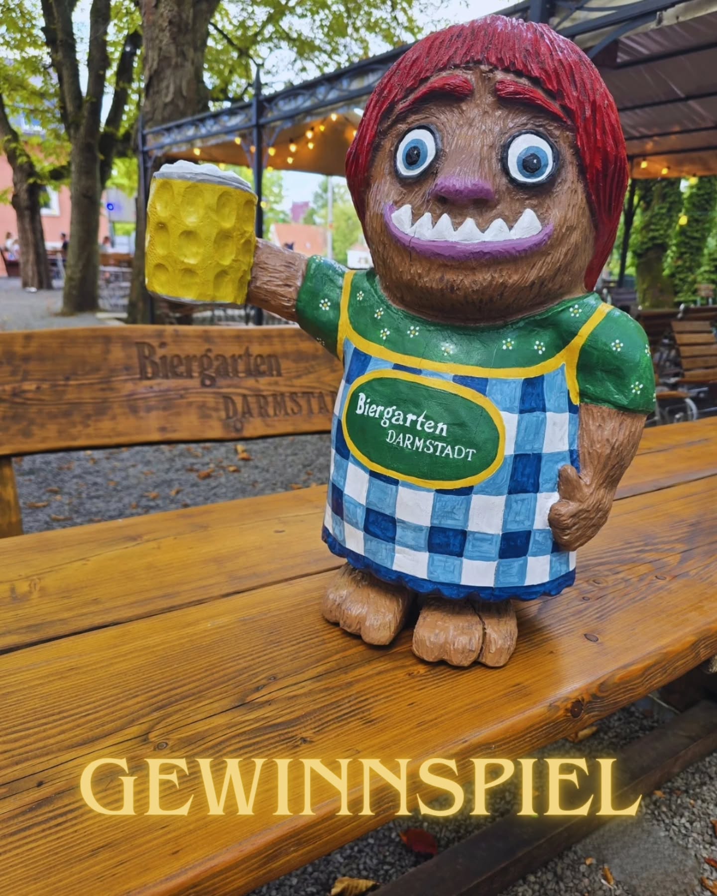🍺✨ Tief unter dem Biergarten lagerten einst die Fässer – bewacht von Kunigunde Hopfenkranz, der Wächterin des Feierns. Sie segnete den Schaum, murmelte das erste „Prost!“ und rauschte im Zapfhahn, wenn das Bier floss.
Heute lebt sie weiter – in jeder Kastanie, jedem Schaumkrönchen, jeder Wirtin mit Herz. 💚
„Bitte austrinken, wir schließen gleich…“
🎉 GEWINNSPIEL 🎉
Unsere legendäre Kunigunde braucht einen neuen Namen – und ihr entscheidet!
👉 Kommentiert euren Namensvorschlag hier auf Instagram unter dem Post.
❤️ Der Name mit den meisten Likes gewinnt!
📅 Teilnahmeschluss: 15.09. Zu gewinnen gibt es einen 25€ Gutschein für den Biergarten Darmstadt
Dieses tolle Werk haben wir @ketten_segen
zu verdanken. Dankeschön für dein mega Handwerk 🫶🏼
#gewinnspiel #biergartenliebe #prost #kunigunde #hopfenkranz #bierkultur #sommermomente #biergarten #biergartendarmstadt #darmstadt
