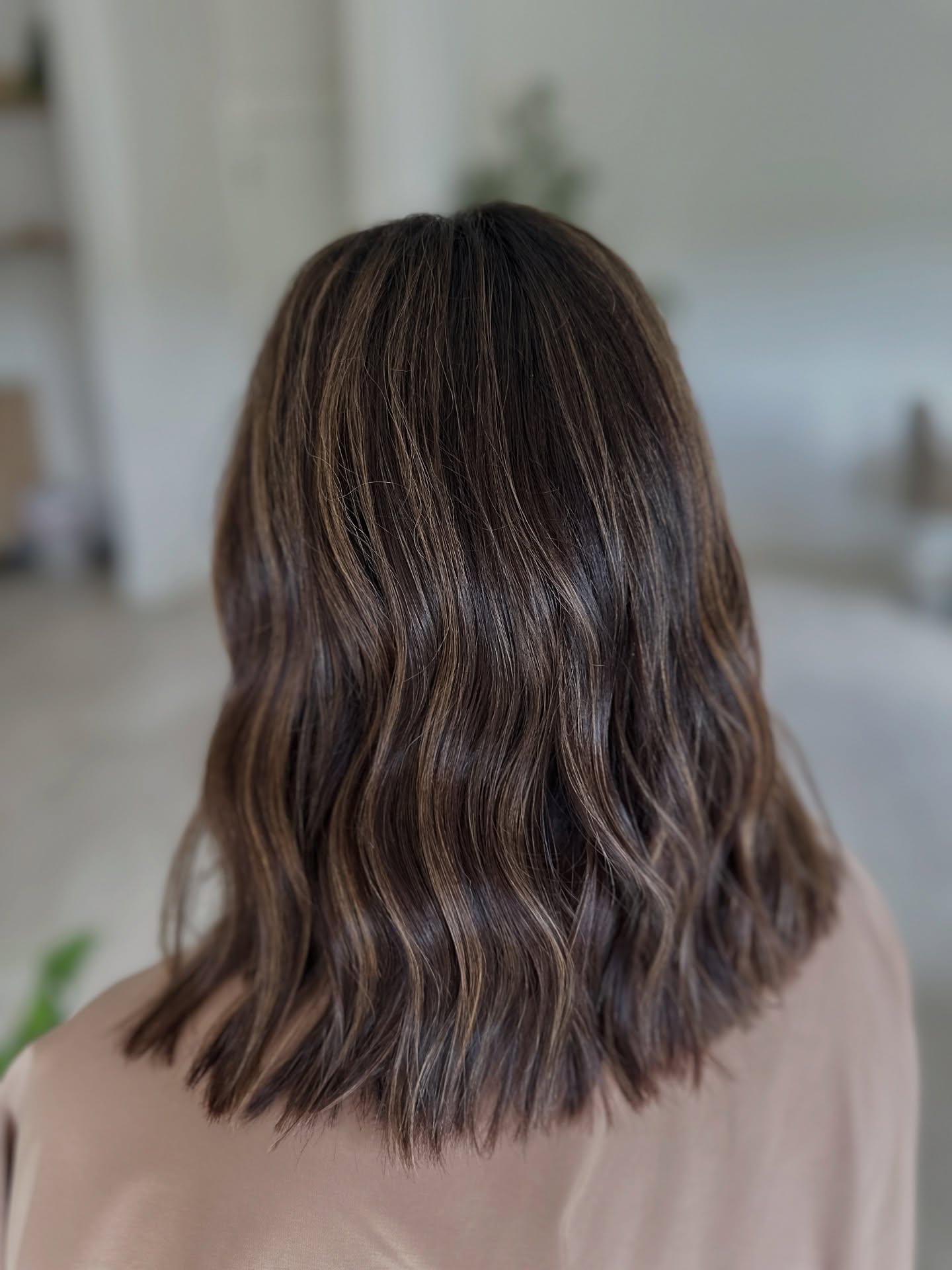 3 ways to love your brunette hair more✨
•add dimension, with pops of light throughout
•get a chop chop, to clean up those dead ends and make your hair look healthier and thicker
•come in for a gloss to refresh your tone, seal in your color and add gorgeous all over shine
This gal did all three, and we are in love with her new hair! 🥰
.
.
Punta Gorda Hair Salon | Port Charlotte Hair Salon | PUnta Gorda Hair Stylist | Venice Hair | North Port Hair Salon | Fort Myers Hair Stylist | Cape Coral Hair Stylist | Florida Hair Stylist | Dimensional Color