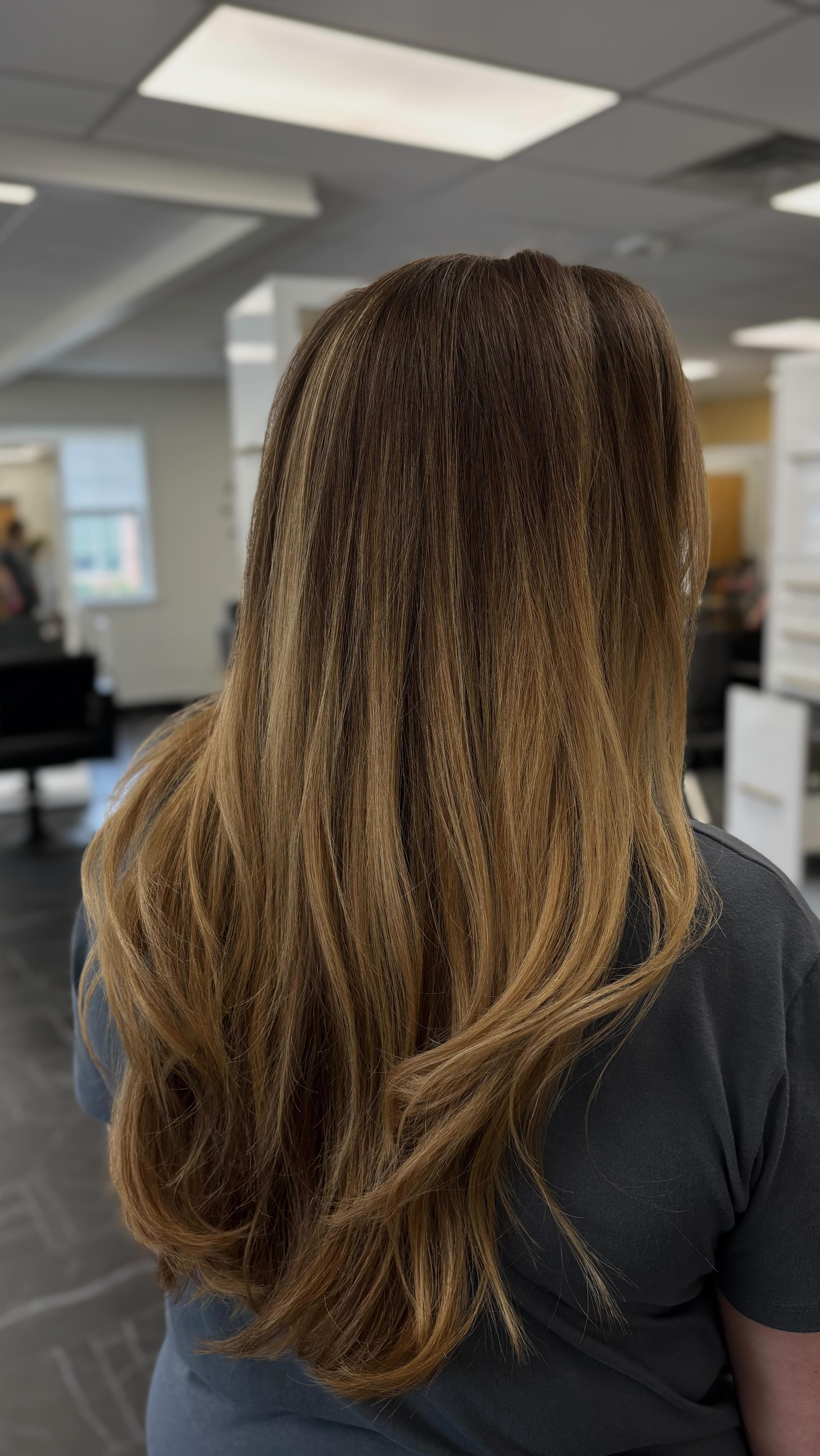 The holidays will be here before you know it, and so will those pesky greys 😬✨
Stay polished and stress-free by booking ahead. With our easy online booking (or just a quick text 📲), your hair will never miss a beat and neither will your schedule 💇♀️
Don’t wait, spots are filling fast!