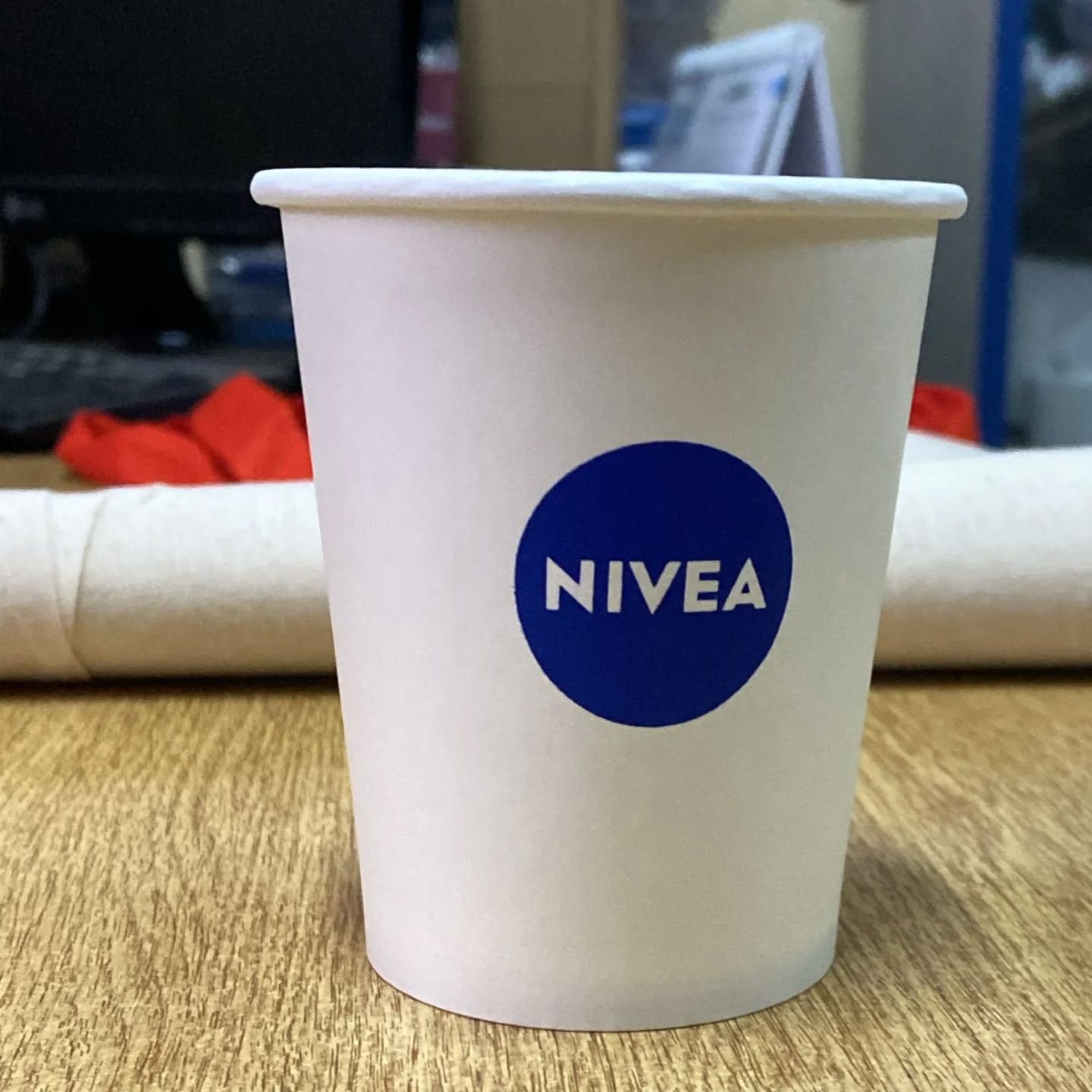 Vasito polipapel. Logo 1 color. Nivea.