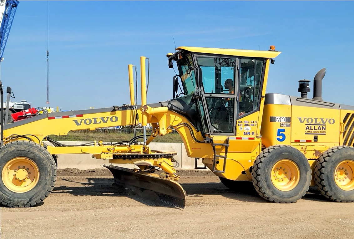 When the skies are clear, the work begins!
#AllanConstruction #HeavyEquipment #ClearSkies