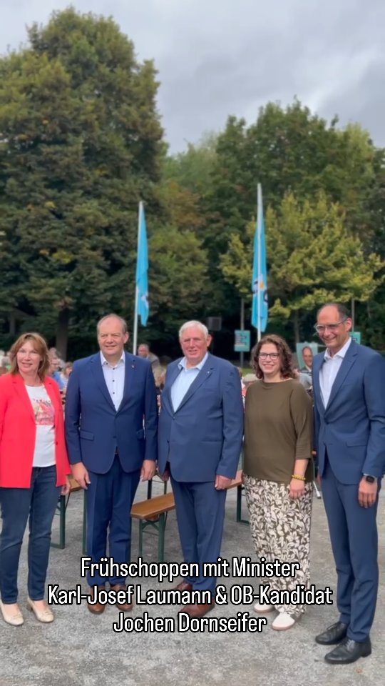 🍻 #Frühschoppen in der Nordenfeldmark!
Natürlich waren auch wir als JU Hamm am Start – Politik darf eben auch in entspannter Runde stattfinden 😎✌️
Es wurde gemeinsam mit Karl-Josef Laumann, Minister für Arbeit, Gesundheit und Soziales des Landes NRW, & unserem OB-Kandidaten @jochen_dornseifer über wichtige Themen für unsere Stadt diskutiert.
✅ Gesundheit & Krankenhäuser fit für die Zukunft
✅ Sicherheit in Hamm – damit wir uns überall wohlfühlen
✅ Unterstützung für Familien & Pflege
✅ Klare Kante gegen Extremisten 🚫
Für uns ist klar: Zukunft geht nur gemeinsam – #jung und #lokal und #stark! 💪🌳
@cdu_hamm
#JUHamm #CDU #Laumann #Dornseifer #Kommunalwahl2025 #Hamm #TeamDornseifer #ZukunftGestalten #TeamCDU #jungeunion