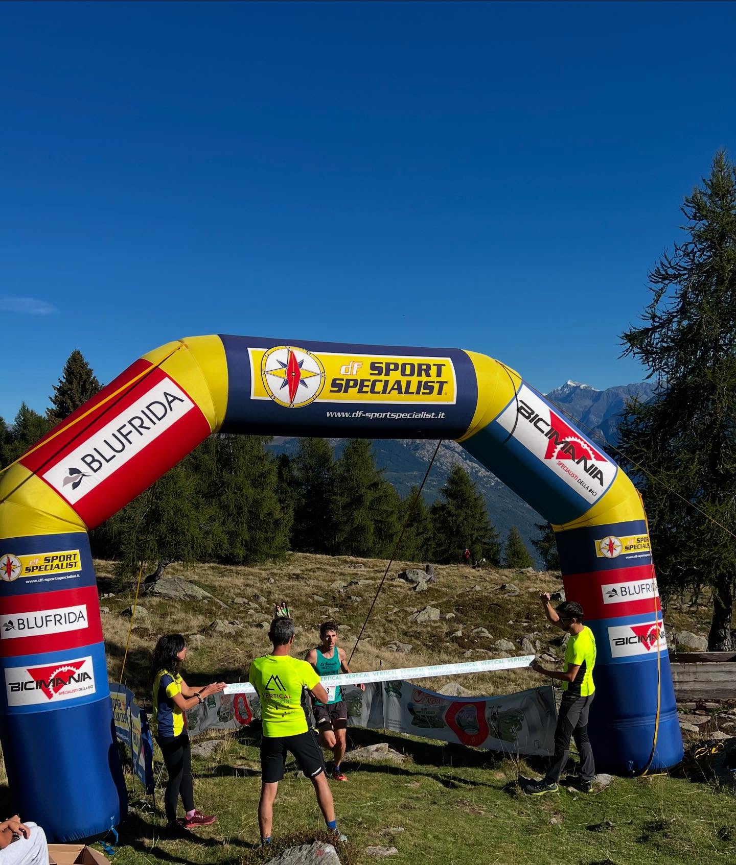 Vertical Scoggione 2025 🏃🏻
Una IX edizione col botto 💥 con un grandissimo @fabio.ruga_runner che ha tagliato il traguardo per primo 🏆
A breve tutte le foto e i podi assoluti 🤩