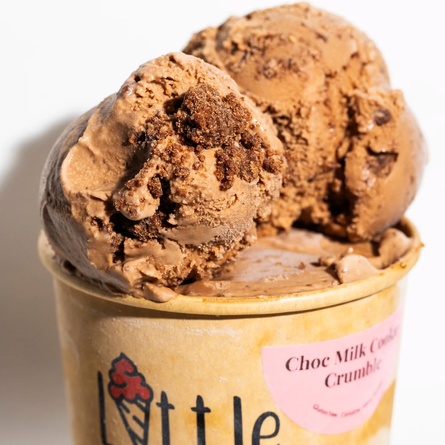 Dark milky chocolate ice-cream chock full of house made GF chocolate shortbread crumble. Lumpy, bumpy chocolatey deliciousness 🍫 Natural, additive free ice-cream made in-house by @little.scoops
#slowdoughpizzas #littlescoops #perthfood #perthicecream