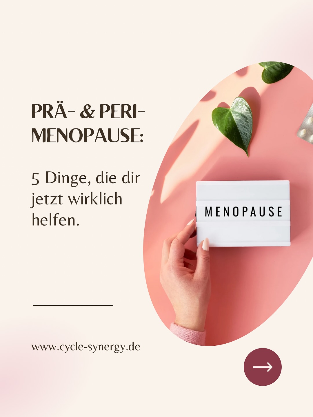 Prä- & Perimenopause – was jetzt den Unterschied macht
Ab Ende 30 / Anfang 40 (manchmal auch früher) beginnt für viele Frauen eine hormonelle Übergangsphase – oft unbemerkt, aber mit großen Auswirkungen: der Schlaf wird unruhiger, das Gewicht verlagert sich hin zu mehr Bauch, PMS wird stärker oder die Stimmung schwankt.
Die gute Nachricht: Du bist nicht ausgeliefert. Mit gezielten Strategien kannst du dich in dieser Phase stark, ausgeglichen und energiegeladen fühlen.
Was passiert im Körper?
- In der Prämenopause sinkt zuerst Progesteron. Weniger Eisprünge bedeuten weniger Progesteron – das beeinflusst Schlaf, Stimmung und PMS.
- In der Perimenopause schwankt Östrogen stark und fällt später ab. Das wirkt sich auf Herz, Knochen, Stoffwechsel und Psyche aus.
Was hilft jetzt wirklich?
1️⃣ Proteinreich essen: 1,3–1,8 g Protein pro kg Körpergewicht + gesunde Fette und viele Ballaststoffe.
2️⃣ Blutzucker stabil halten: Komplexe Kohlenhydrate statt Crash-Diäten oder extrem Low-Carb.
3️⃣ Krafttraining einbauen: Schützt Muskeln, Knochen und hält den Stoffwechsel aktiv.
4️⃣ Stress reduzieren: Atemübungen, Yoga, Spaziergänge oder Meditation sind Gold wert.
5️⃣ HRT als Option prüfen: Kann Beschwerden lindern & Herz-Kreislauf sowie Knochen schützen. Wichtig: individuell & ärztlich begleitet.
👉 In meinem neuen Blogartikel (Link in der Bio) erfährst du im Detail:
- Was in deinem Körper passiert
- Warum hartnäckige Bauchzunahme kein persönliches Versagen ist
- Konkrete Ernährungstipps & Rezeptideen
- Welche Rolle HRT & Phytoöstrogene wirklich spielen
Hat dir der Beitrag gefallen, dann teile ihn mit einer Freundin, die das auch wissen sollte. 💕
#prämenopause #perimenopause #hormonbalance #frauengesundheit #ganzheitlichgesund